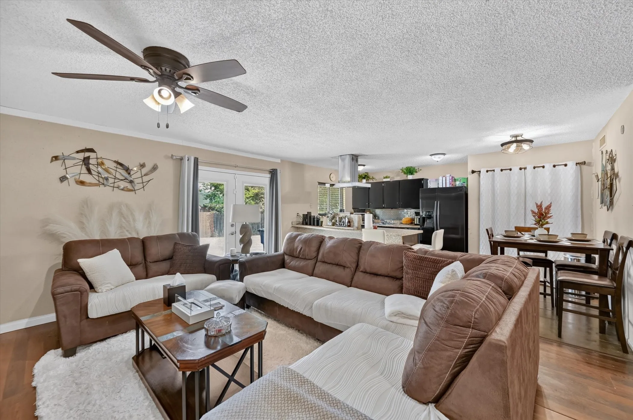 Single Family Residence For Sale in Dallas County , 7131 Nutmeg Lane, Dallas, Texas 75249, 3 Bedroom, 2 Bathroom, 2 Garage spaces, 1,331 Sqft, built in 1977, mls#21366512, Real Estate Agent in Dallas, Homes For Sale in Dallas county, Homes For Sale in Dallas, Realtor in Dallas Texas, Real Estate Brokerage Independent Realty Texas, Luminita Cordes Realtor