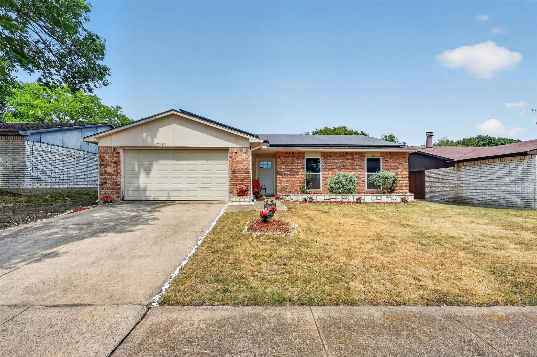 Single Family Residence For Sale in Dallas County , 7131 Nutmeg Lane, Dallas, Texas 75249, 3 Bedroom, 2 Bathroom, 2 Garage spaces, 1,331 Sqft, built in 1977, mls#21366512, Real Estate Agent in Dallas, Homes For Sale in Dallas county, Homes For Sale in Dallas, Realtor in Dallas Texas, Real Estate Brokerage Independent Realty Texas, Luminita Cordes Realtor