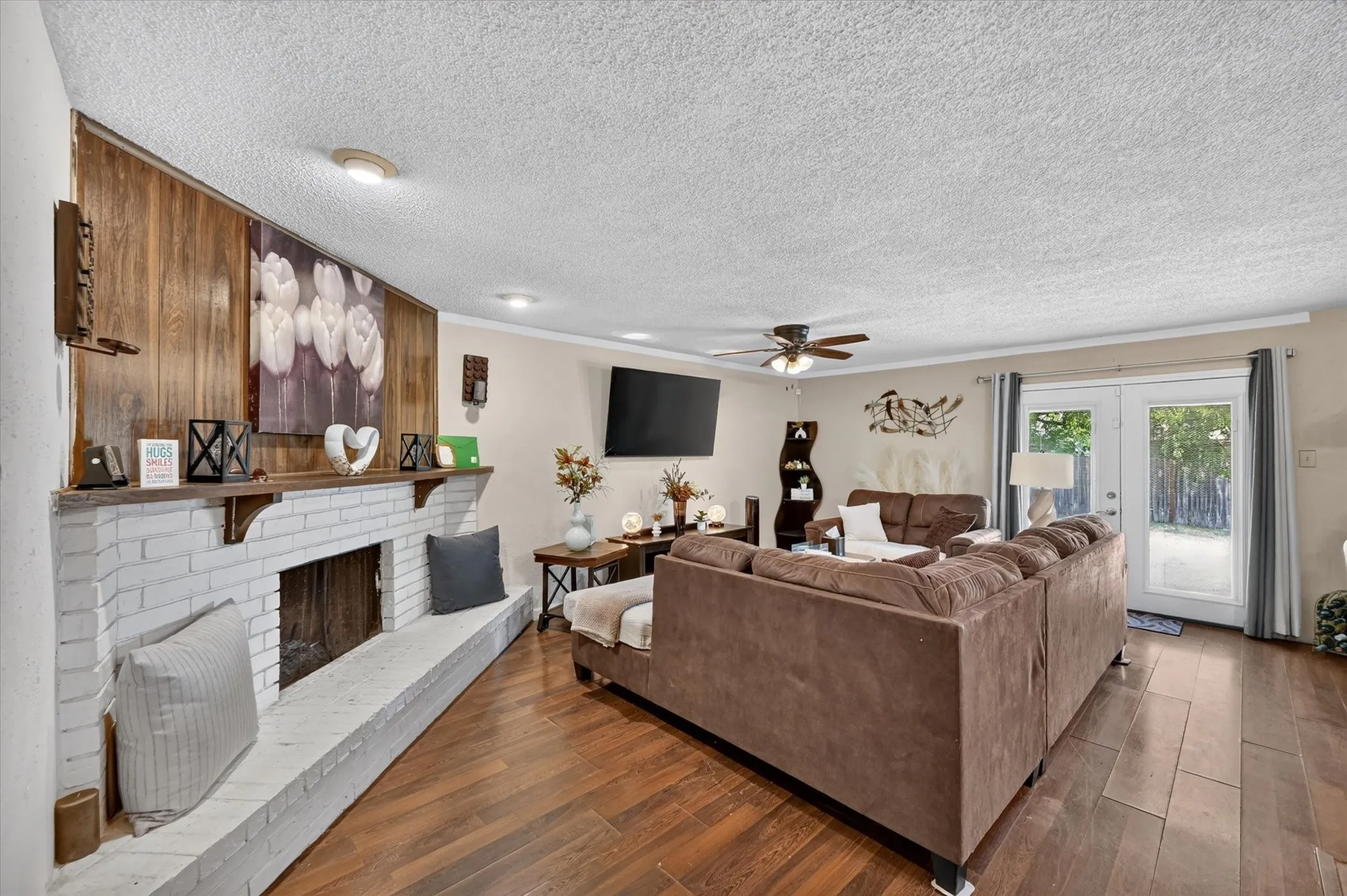 Single Family Residence For Sale in Dallas County , 7131 Nutmeg Lane, Dallas, Texas 75249, 3 Bedroom, 2 Bathroom, 2 Garage spaces, 1,331 Sqft, built in 1977, mls#21366512, Real Estate Agent in Dallas, Homes For Sale in Dallas county, Homes For Sale in Dallas, Realtor in Dallas Texas, Real Estate Brokerage Independent Realty Texas, Luminita Cordes Realtor