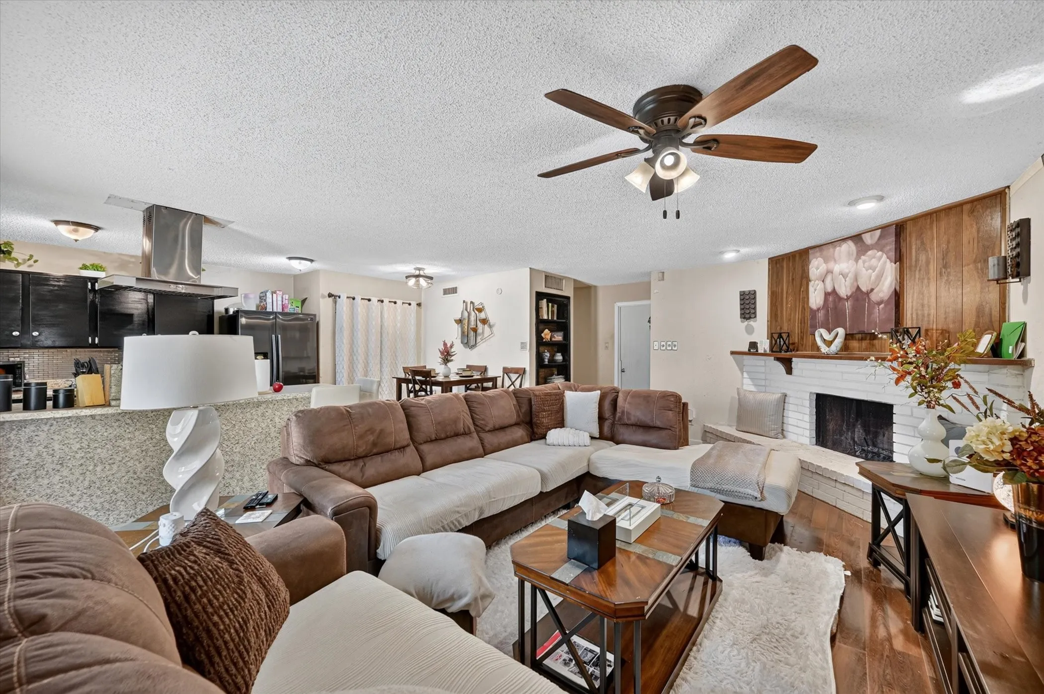 Single Family Residence For Sale in Dallas County , 7131 Nutmeg Lane, Dallas, Texas 75249, 3 Bedroom, 2 Bathroom, 2 Garage spaces, 1,331 Sqft, built in 1977, mls#21366512, Real Estate Agent in Dallas, Homes For Sale in Dallas county, Homes For Sale in Dallas, Realtor in Dallas Texas, Real Estate Brokerage Independent Realty Texas, Luminita Cordes Realtor