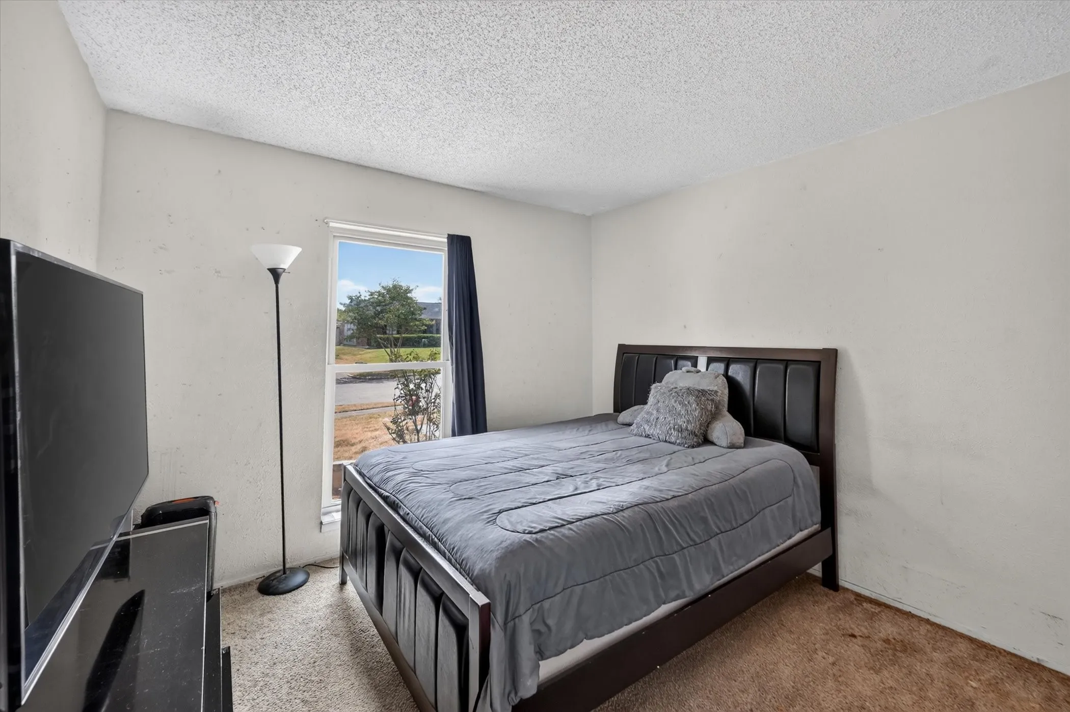 Single Family Residence For Sale in Dallas County , 7131 Nutmeg Lane, Dallas, Texas 75249, 3 Bedroom, 2 Bathroom, 2 Garage spaces, 1,331 Sqft, built in 1977, mls#21366512, Real Estate Agent in Dallas, Homes For Sale in Dallas county, Homes For Sale in Dallas, Realtor in Dallas Texas, Real Estate Brokerage Independent Realty Texas, Luminita Cordes Realtor