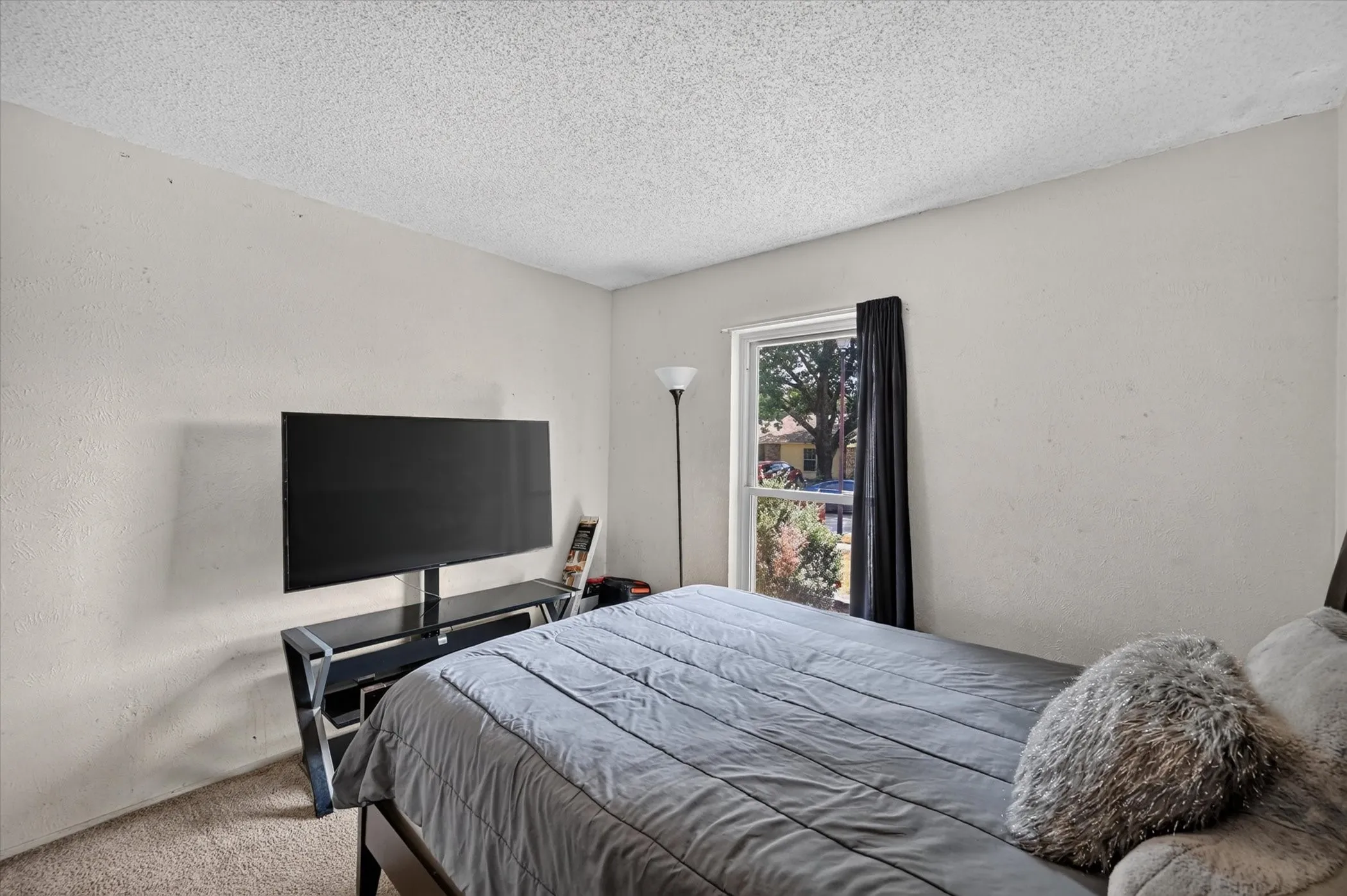 Single Family Residence For Sale in Dallas County , 7131 Nutmeg Lane, Dallas, Texas 75249, 3 Bedroom, 2 Bathroom, 2 Garage spaces, 1,331 Sqft, built in 1977, mls#21366512, Real Estate Agent in Dallas, Homes For Sale in Dallas county, Homes For Sale in Dallas, Realtor in Dallas Texas, Real Estate Brokerage Independent Realty Texas, Luminita Cordes Realtor