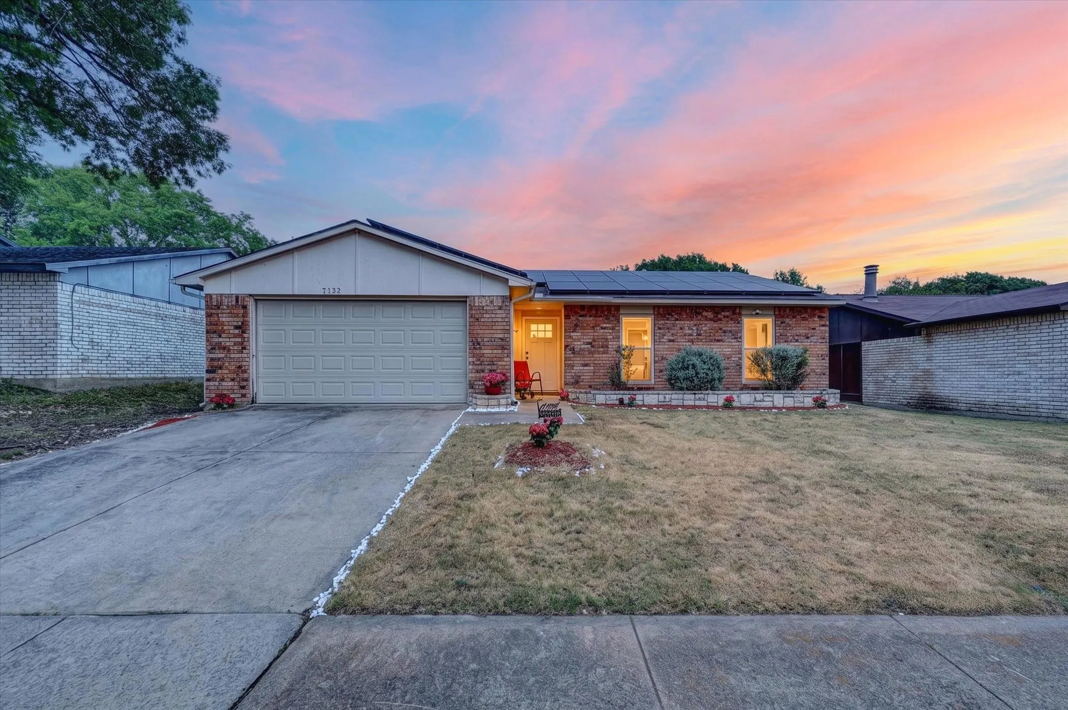 Single Family Residence For Sale in Dallas County , 7131 Nutmeg Lane, Dallas, Texas 75249, 3 Bedroom, 2 Bathroom, 2 Garage spaces, 1,331 Sqft, built in 1977, mls#21366512, Real Estate Agent in Dallas, Homes For Sale in Dallas county, Homes For Sale in Dallas, Realtor in Dallas Texas, Real Estate Brokerage Independent Realty Texas, Luminita Cordes Realtor