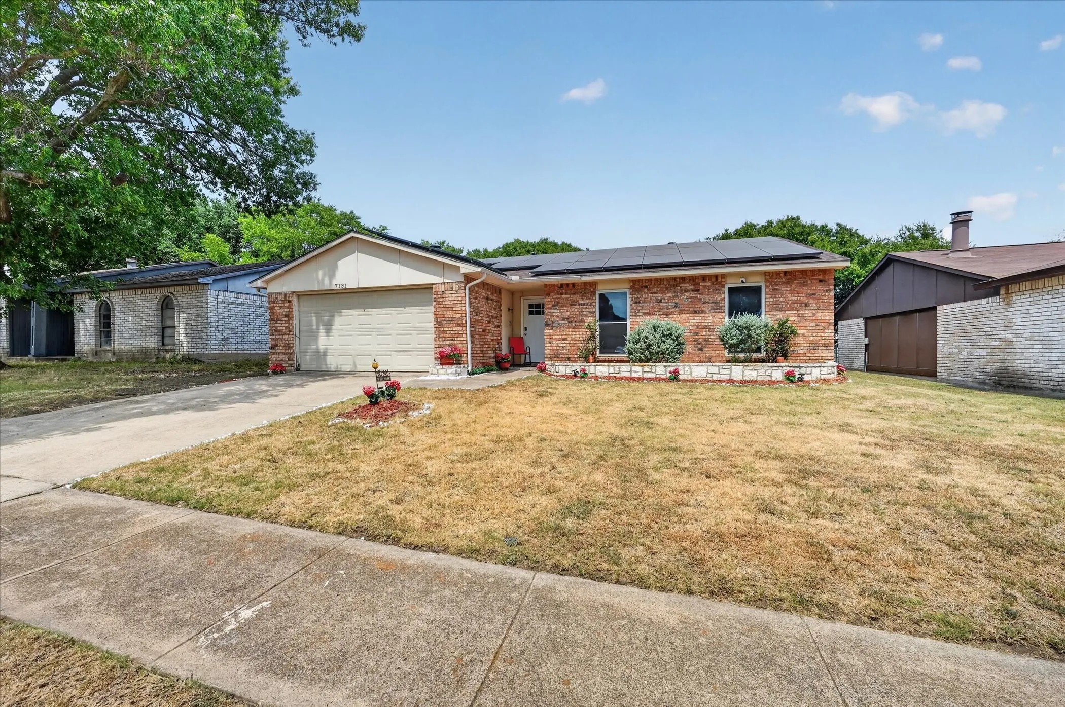 Single Family Residence For Sale in Dallas County , 7131 Nutmeg Lane, Dallas, Texas 75249, 3 Bedroom, 2 Bathroom, 2 Garage spaces, 1,331 Sqft, built in 1977, mls#21366512, Real Estate Agent in Dallas, Homes For Sale in Dallas county, Homes For Sale in Dallas, Realtor in Dallas Texas, Real Estate Brokerage Independent Realty Texas, Luminita Cordes Realtor