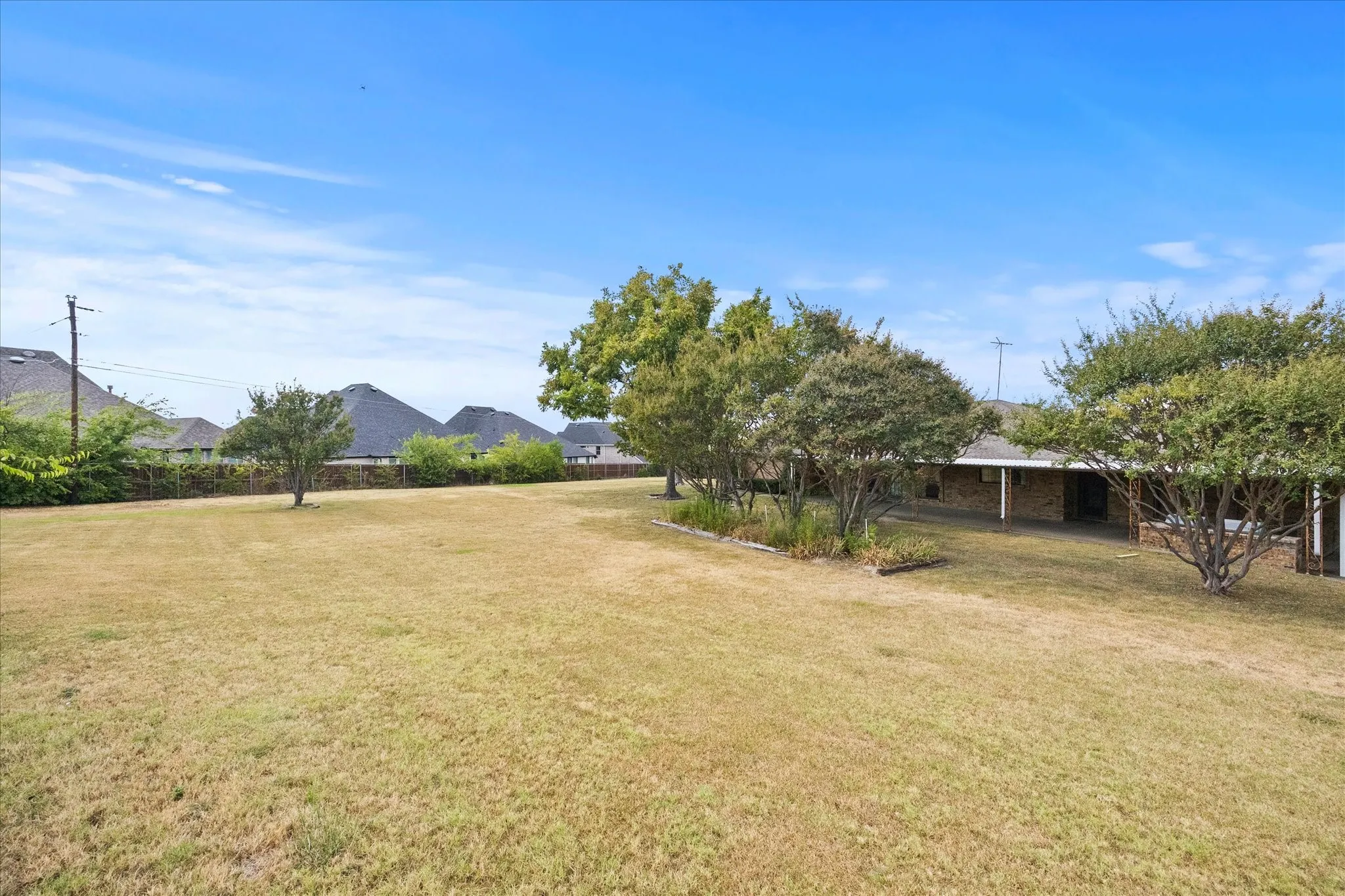 Single Family Residence For Sale in Rockwall County , 12 Park Central Circle, Rockwall, Texas 75087, 3 Bedroom, 3 Bathroom, Garage spaces, 3,088 Sqft, built in 1985, mls#21374861, Real Estate Agent in Rockwall, Homes For Sale in Rockwall county, Homes For Sale in Rockwall, Realtor in Rockwall Texas, Real Estate Brokerage Independent Realty Texas, Luminita Cordes Realtor