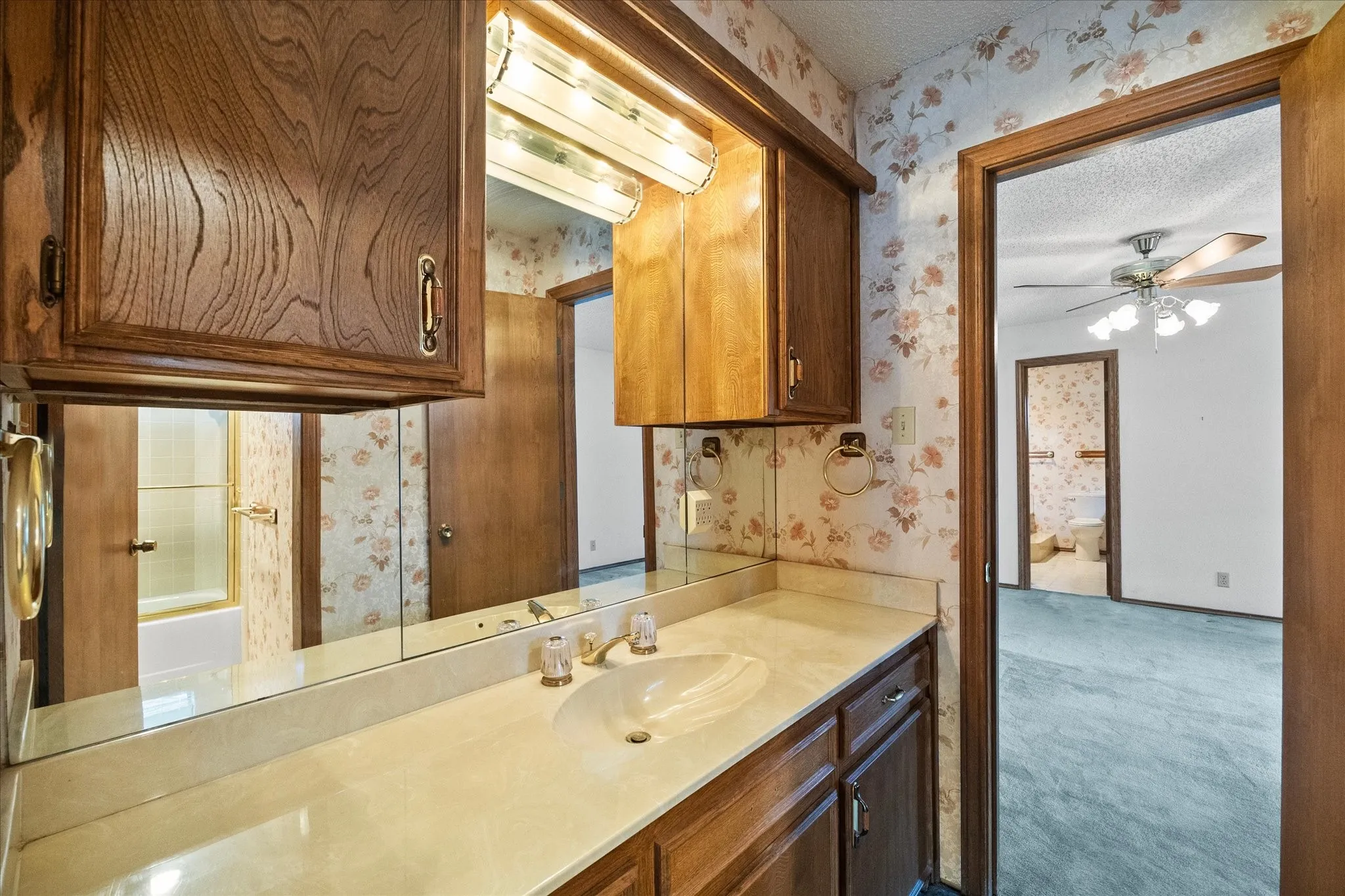 Single Family Residence For Sale in Rockwall County , 12 Park Central Circle, Rockwall, Texas 75087, 3 Bedroom, 3 Bathroom, Garage spaces, 3,088 Sqft, built in 1985, mls#21374861, Real Estate Agent in Rockwall, Homes For Sale in Rockwall county, Homes For Sale in Rockwall, Realtor in Rockwall Texas, Real Estate Brokerage Independent Realty Texas, Luminita Cordes Realtor