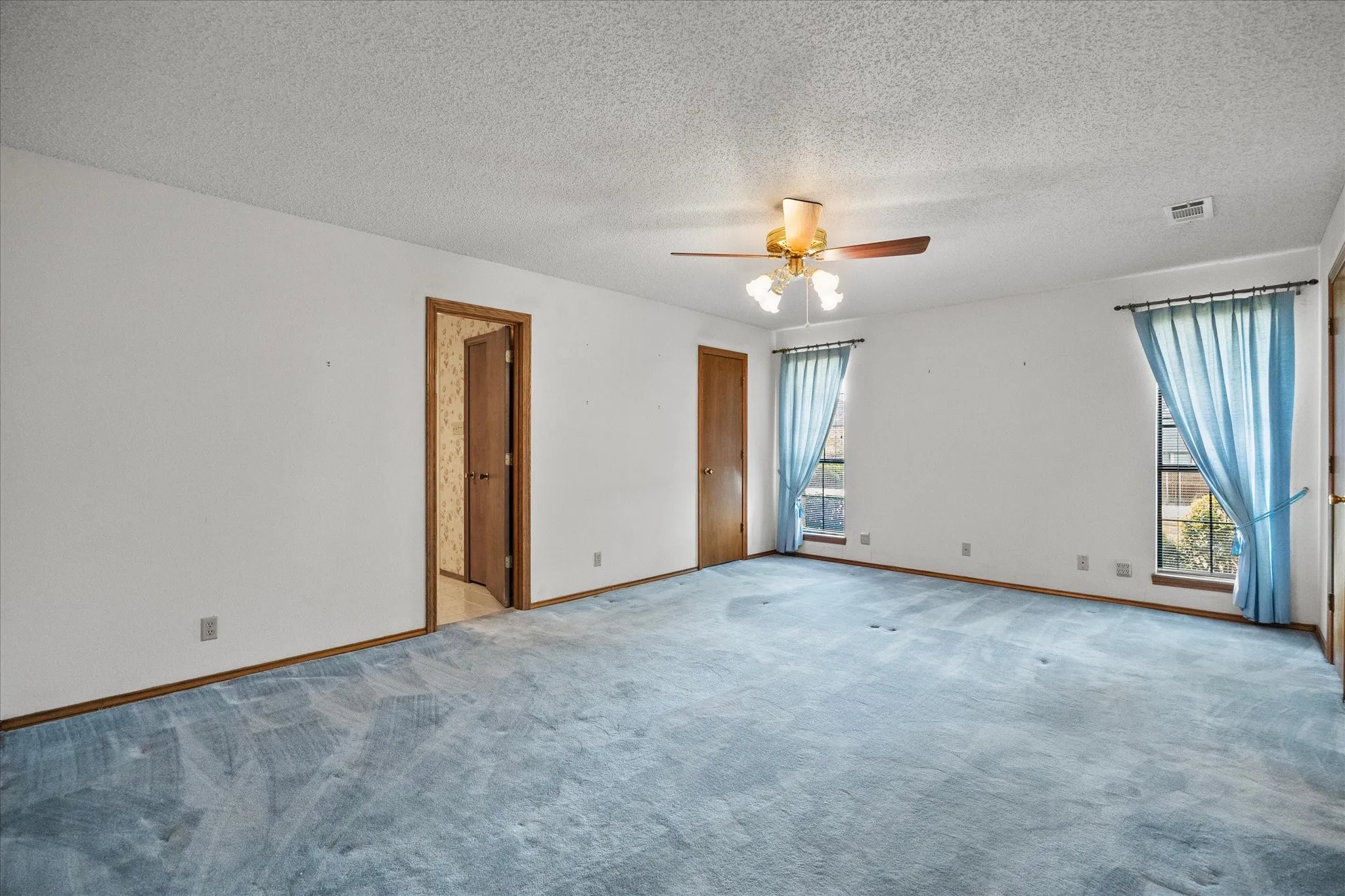 Single Family Residence For Sale in Rockwall County , 12 Park Central Circle, Rockwall, Texas 75087, 3 Bedroom, 3 Bathroom, Garage spaces, 3,088 Sqft, built in 1985, mls#21374861, Real Estate Agent in Rockwall, Homes For Sale in Rockwall county, Homes For Sale in Rockwall, Realtor in Rockwall Texas, Real Estate Brokerage Independent Realty Texas, Luminita Cordes Realtor