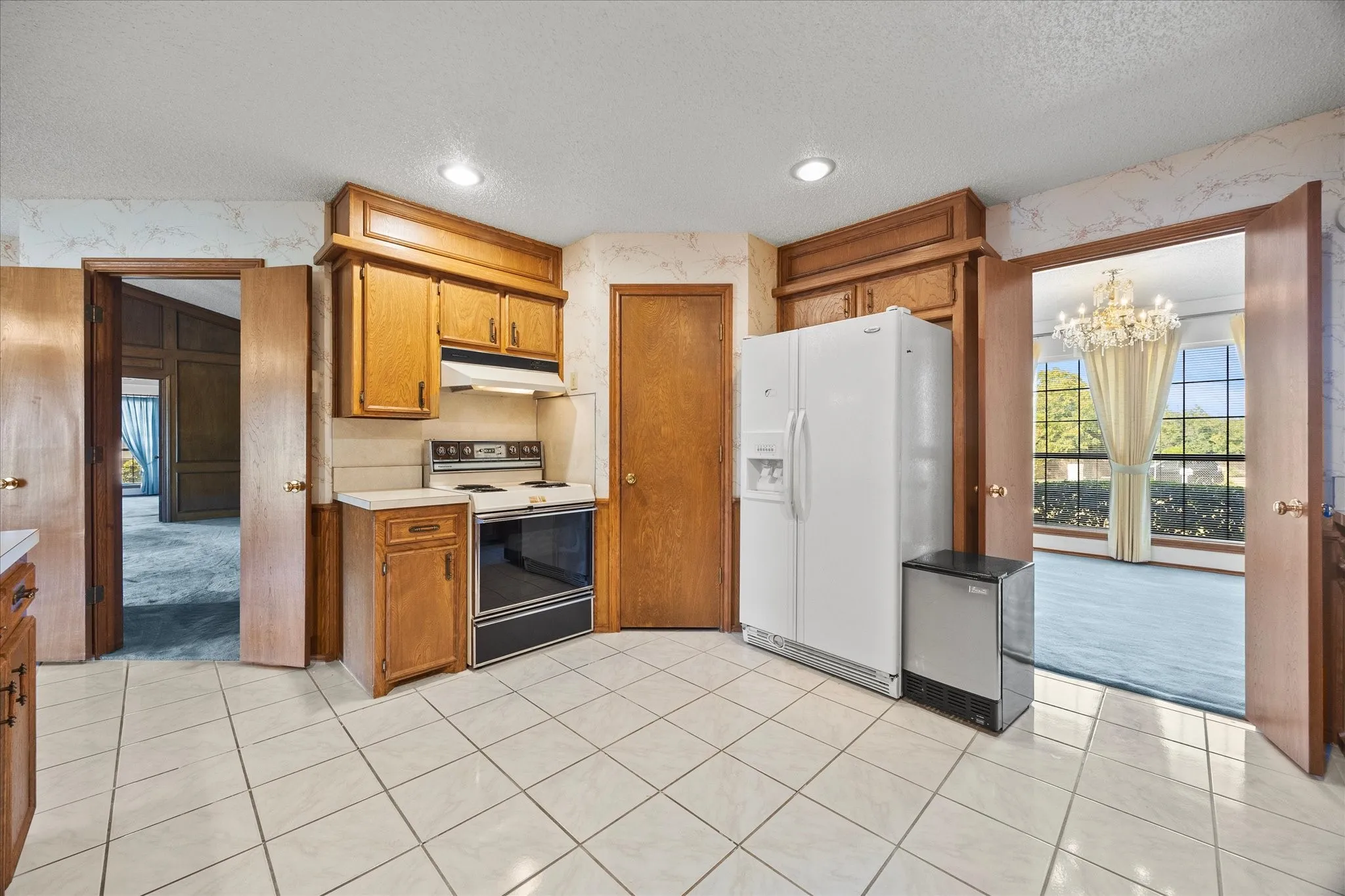 Single Family Residence For Sale in Rockwall County , 12 Park Central Circle, Rockwall, Texas 75087, 3 Bedroom, 3 Bathroom, Garage spaces, 3,088 Sqft, built in 1985, mls#21374861, Real Estate Agent in Rockwall, Homes For Sale in Rockwall county, Homes For Sale in Rockwall, Realtor in Rockwall Texas, Real Estate Brokerage Independent Realty Texas, Luminita Cordes Realtor