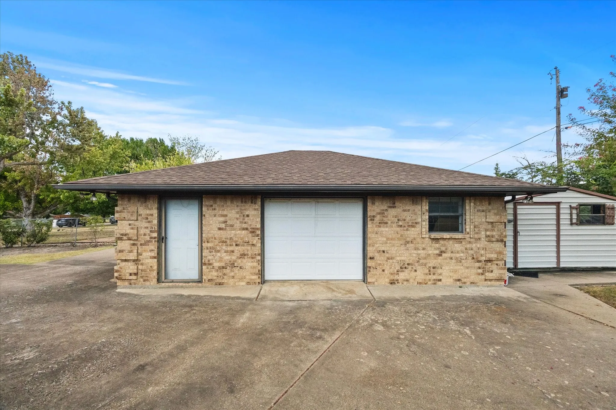Single Family Residence For Sale in Rockwall County , 12 Park Central Circle, Rockwall, Texas 75087, 3 Bedroom, 3 Bathroom, Garage spaces, 3,088 Sqft, built in 1985, mls#21374861, Real Estate Agent in Rockwall, Homes For Sale in Rockwall county, Homes For Sale in Rockwall, Realtor in Rockwall Texas, Real Estate Brokerage Independent Realty Texas, Luminita Cordes Realtor