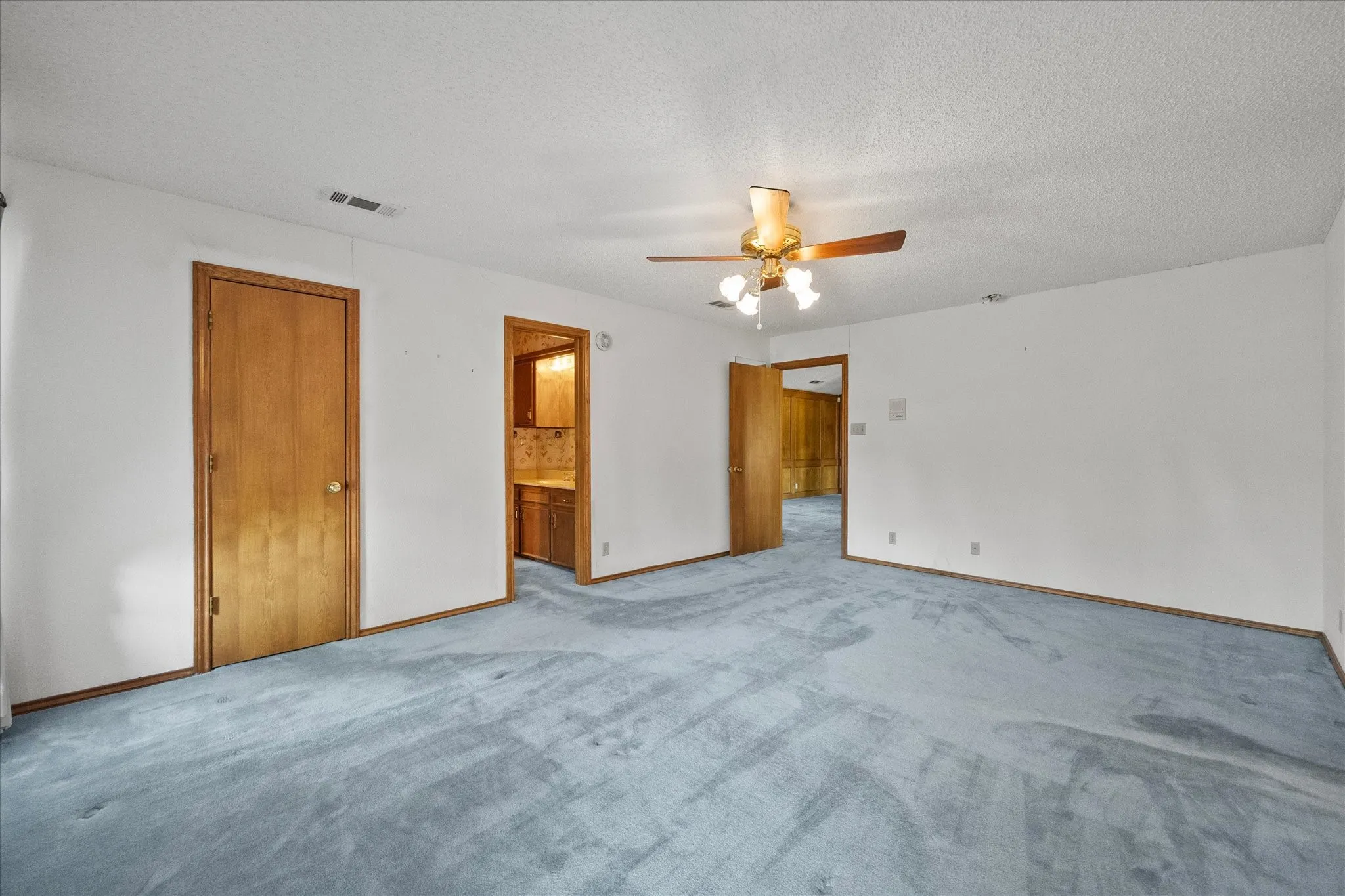 Single Family Residence For Sale in Rockwall County , 12 Park Central Circle, Rockwall, Texas 75087, 3 Bedroom, 3 Bathroom, Garage spaces, 3,088 Sqft, built in 1985, mls#21374861, Real Estate Agent in Rockwall, Homes For Sale in Rockwall county, Homes For Sale in Rockwall, Realtor in Rockwall Texas, Real Estate Brokerage Independent Realty Texas, Luminita Cordes Realtor