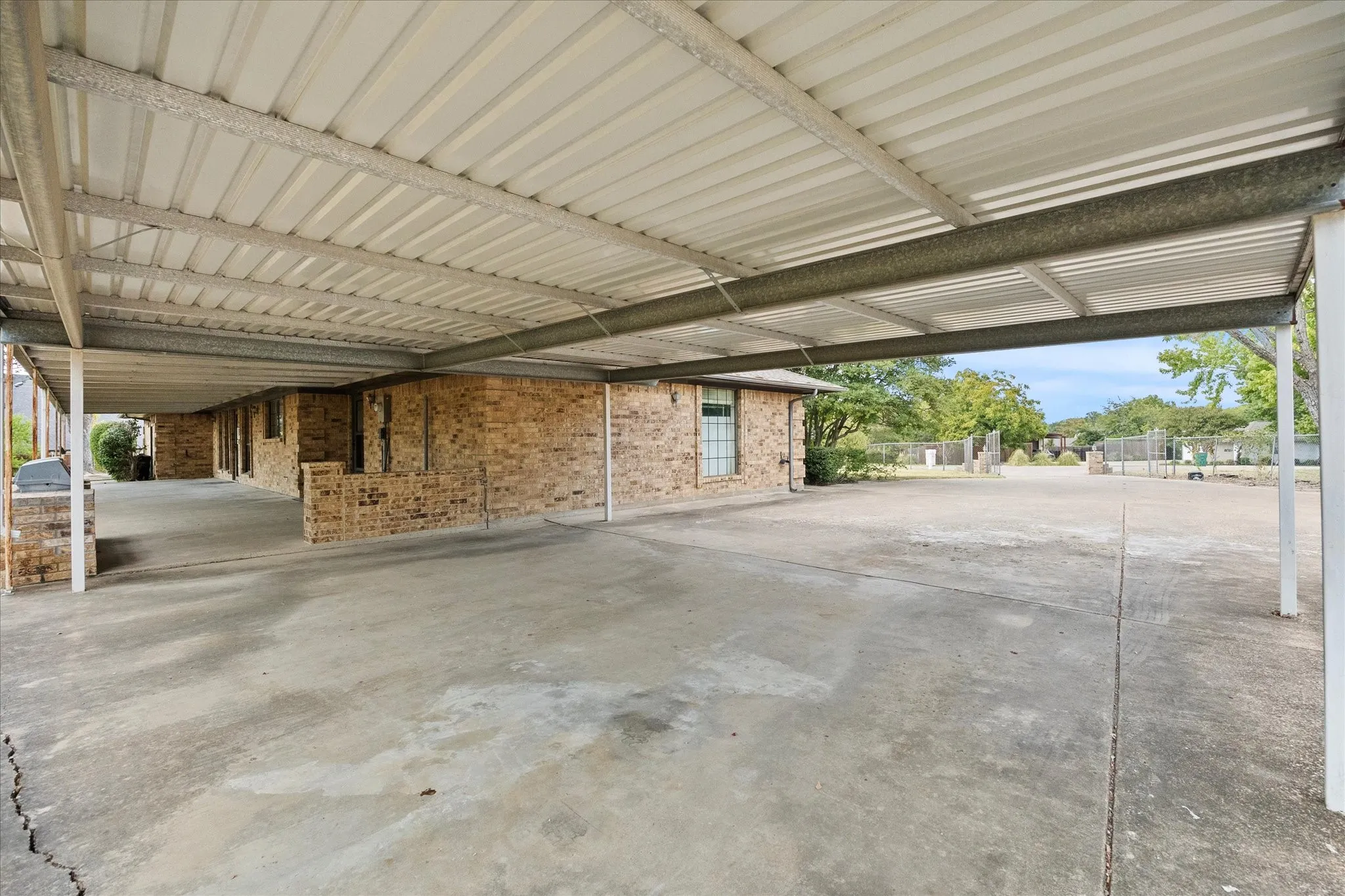 Single Family Residence For Sale in Rockwall County , 12 Park Central Circle, Rockwall, Texas 75087, 3 Bedroom, 3 Bathroom, Garage spaces, 3,088 Sqft, built in 1985, mls#21374861, Real Estate Agent in Rockwall, Homes For Sale in Rockwall county, Homes For Sale in Rockwall, Realtor in Rockwall Texas, Real Estate Brokerage Independent Realty Texas, Luminita Cordes Realtor