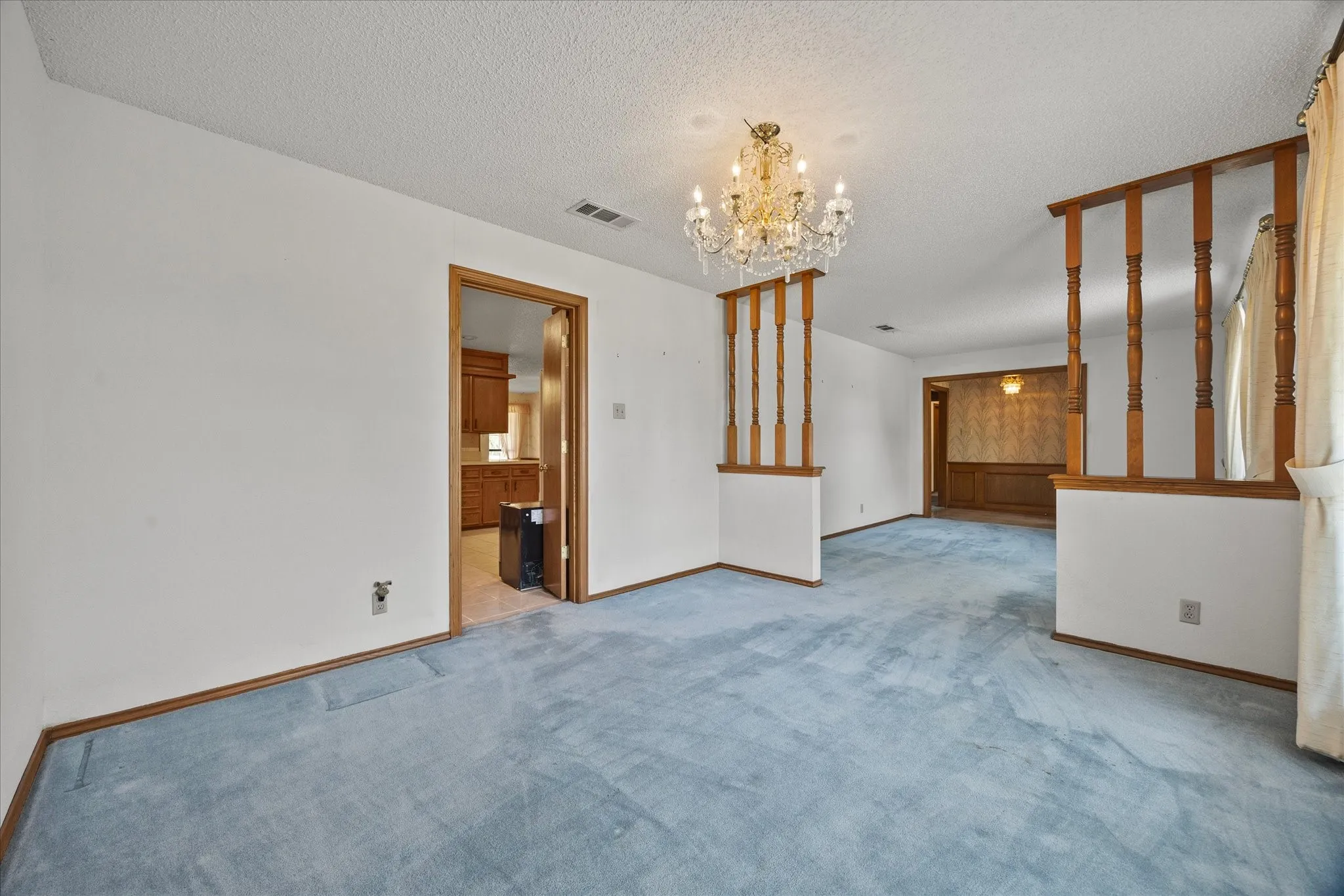 Single Family Residence For Sale in Rockwall County , 12 Park Central Circle, Rockwall, Texas 75087, 3 Bedroom, 3 Bathroom, Garage spaces, 3,088 Sqft, built in 1985, mls#21374861, Real Estate Agent in Rockwall, Homes For Sale in Rockwall county, Homes For Sale in Rockwall, Realtor in Rockwall Texas, Real Estate Brokerage Independent Realty Texas, Luminita Cordes Realtor