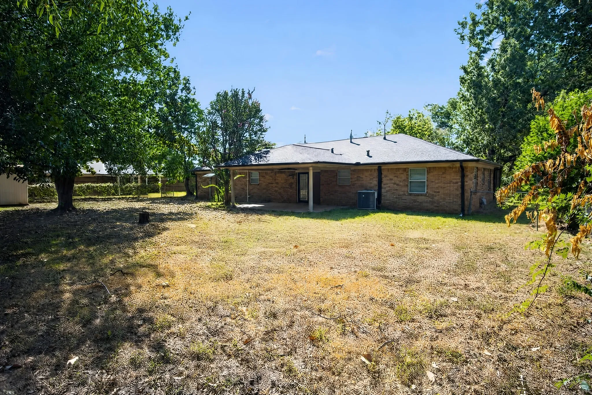 Single Family Residence For Sale in Anderson County , 103 Clover Lane, Palestine, Texas 75803, 3 Bedroom, 2 Bathroom, 1 Garage spaces, 1,534 Sqft, built in 1964, mls#21373886, Real Estate Agent in Palestine, Homes For Sale in Anderson county, Homes For Sale in Palestine, Realtor in Palestine Texas, Real Estate Brokerage Independent Realty Texas, Luminita Cordes Realtor