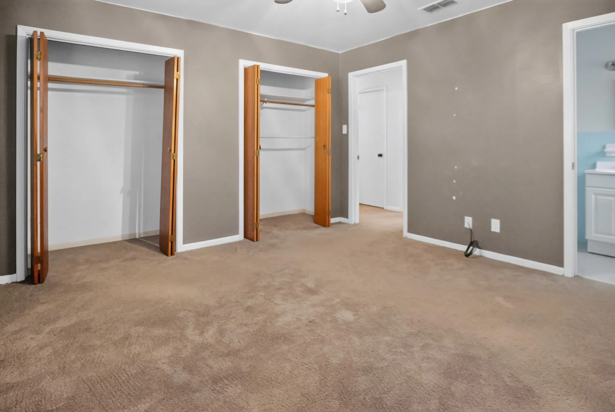 Single Family Residence For Sale in Anderson County , 103 Clover Lane, Palestine, Texas 75803, 3 Bedroom, 2 Bathroom, 1 Garage spaces, 1,534 Sqft, built in 1964, mls#21373886, Real Estate Agent in Palestine, Homes For Sale in Anderson county, Homes For Sale in Palestine, Realtor in Palestine Texas, Real Estate Brokerage Independent Realty Texas, Luminita Cordes Realtor