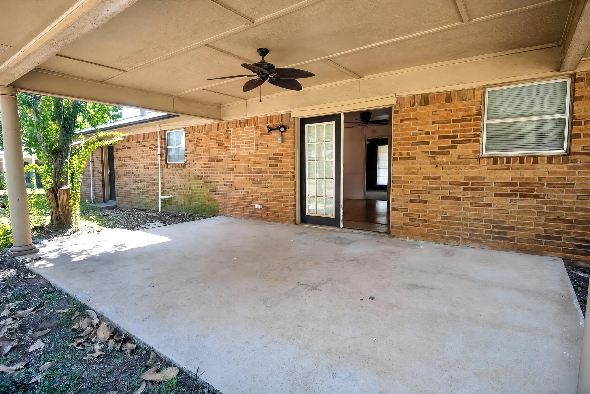 Single Family Residence For Sale in Anderson County , 103 Clover Lane, Palestine, Texas 75803, 3 Bedroom, 2 Bathroom, 1 Garage spaces, 1,534 Sqft, built in 1964, mls#21373886, Real Estate Agent in Palestine, Homes For Sale in Anderson county, Homes For Sale in Palestine, Realtor in Palestine Texas, Real Estate Brokerage Independent Realty Texas, Luminita Cordes Realtor