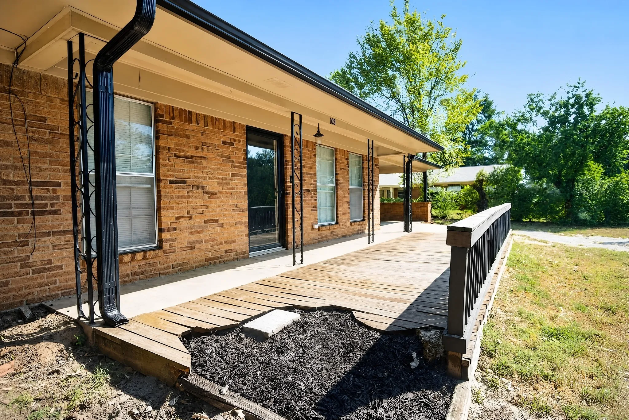 Single Family Residence For Sale in Anderson County , 103 Clover Lane, Palestine, Texas 75803, 3 Bedroom, 2 Bathroom, 1 Garage spaces, 1,534 Sqft, built in 1964, mls#21373886, Real Estate Agent in Palestine, Homes For Sale in Anderson county, Homes For Sale in Palestine, Realtor in Palestine Texas, Real Estate Brokerage Independent Realty Texas, Luminita Cordes Realtor