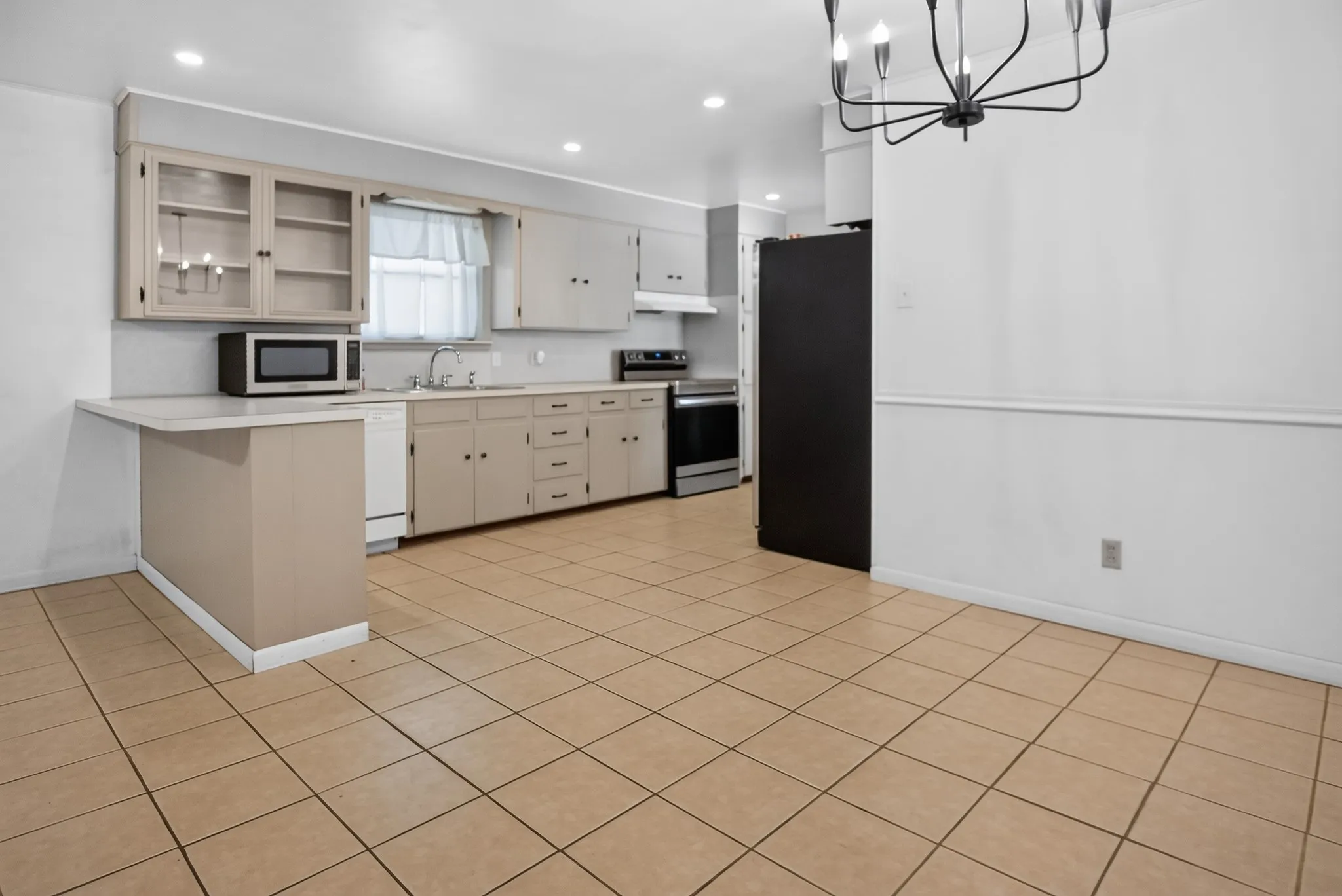 Single Family Residence For Sale in Anderson County , 103 Clover Lane, Palestine, Texas 75803, 3 Bedroom, 2 Bathroom, 1 Garage spaces, 1,534 Sqft, built in 1964, mls#21373886, Real Estate Agent in Palestine, Homes For Sale in Anderson county, Homes For Sale in Palestine, Realtor in Palestine Texas, Real Estate Brokerage Independent Realty Texas, Luminita Cordes Realtor