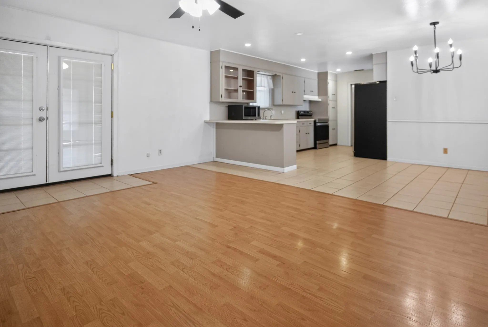 Single Family Residence For Sale in Anderson County , 103 Clover Lane, Palestine, Texas 75803, 3 Bedroom, 2 Bathroom, 1 Garage spaces, 1,534 Sqft, built in 1964, mls#21373886, Real Estate Agent in Palestine, Homes For Sale in Anderson county, Homes For Sale in Palestine, Realtor in Palestine Texas, Real Estate Brokerage Independent Realty Texas, Luminita Cordes Realtor