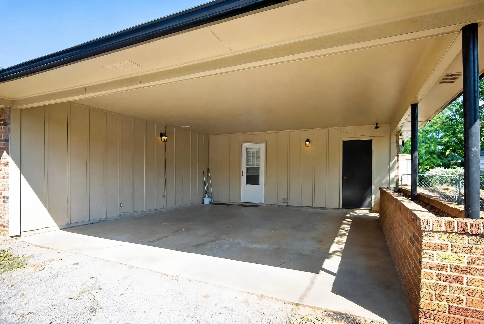 Single Family Residence For Sale in Anderson County , 103 Clover Lane, Palestine, Texas 75803, 3 Bedroom, 2 Bathroom, 1 Garage spaces, 1,534 Sqft, built in 1964, mls#21373886, Real Estate Agent in Palestine, Homes For Sale in Anderson county, Homes For Sale in Palestine, Realtor in Palestine Texas, Real Estate Brokerage Independent Realty Texas, Luminita Cordes Realtor