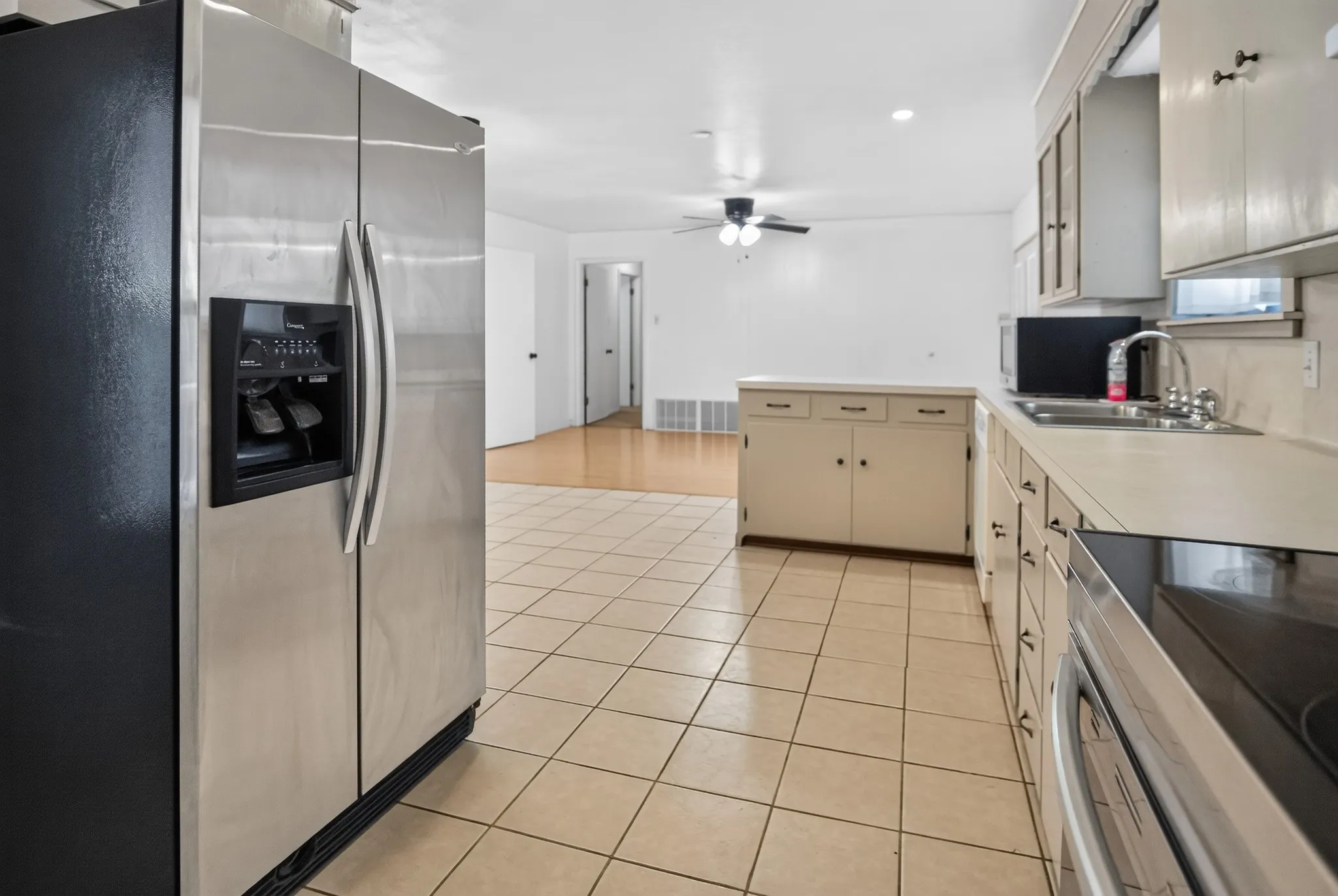 Single Family Residence For Sale in Anderson County , 103 Clover Lane, Palestine, Texas 75803, 3 Bedroom, 2 Bathroom, 1 Garage spaces, 1,534 Sqft, built in 1964, mls#21373886, Real Estate Agent in Palestine, Homes For Sale in Anderson county, Homes For Sale in Palestine, Realtor in Palestine Texas, Real Estate Brokerage Independent Realty Texas, Luminita Cordes Realtor