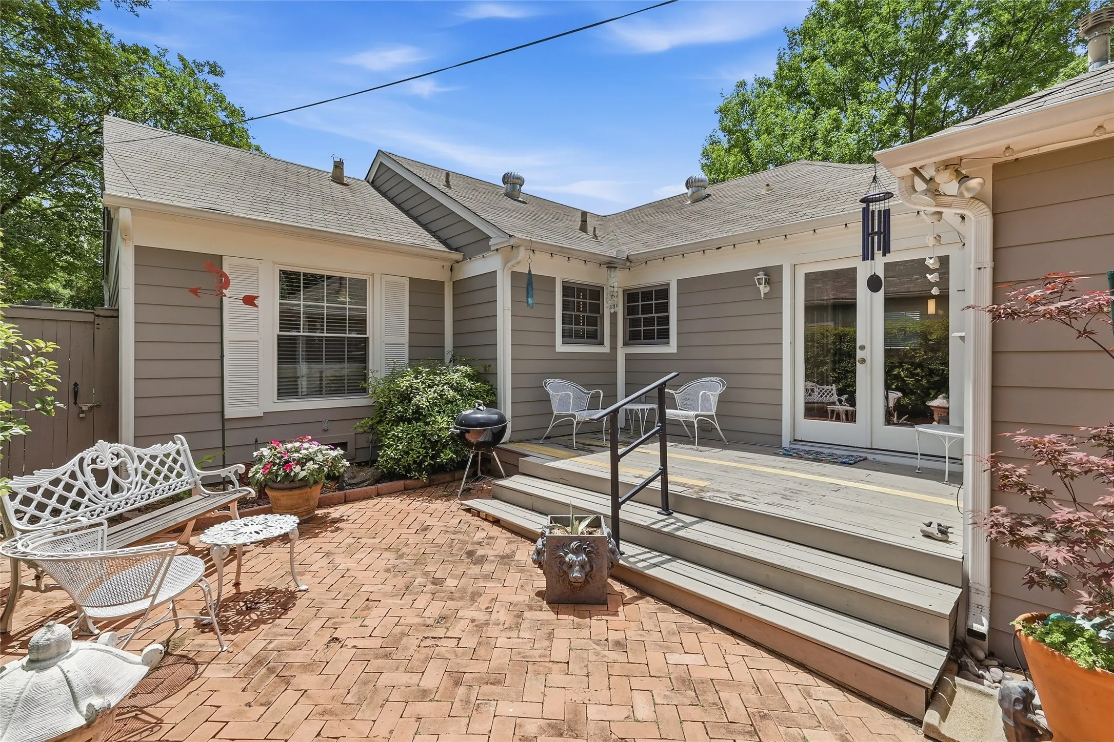 Single Family Residence For Sale in Dallas County , 9003 Santa Clara Drive, Dallas, Texas 75218, 2 Bedroom, 2 Bathroom, 2 Garage spaces, 1,302 Sqft, built in 1940, mls#21374759, Real Estate Agent in Dallas, Homes For Sale in Dallas county, Homes For Sale in Dallas, Realtor in Dallas Texas, Real Estate Brokerage Independent Realty Texas, Luminita Cordes Realtor