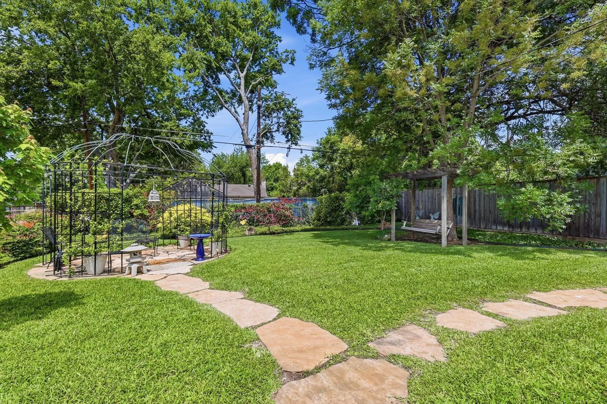 Single Family Residence For Sale in Dallas County , 9003 Santa Clara Drive, Dallas, Texas 75218, 2 Bedroom, 2 Bathroom, 2 Garage spaces, 1,302 Sqft, built in 1940, mls#21374759, Real Estate Agent in Dallas, Homes For Sale in Dallas county, Homes For Sale in Dallas, Realtor in Dallas Texas, Real Estate Brokerage Independent Realty Texas, Luminita Cordes Realtor