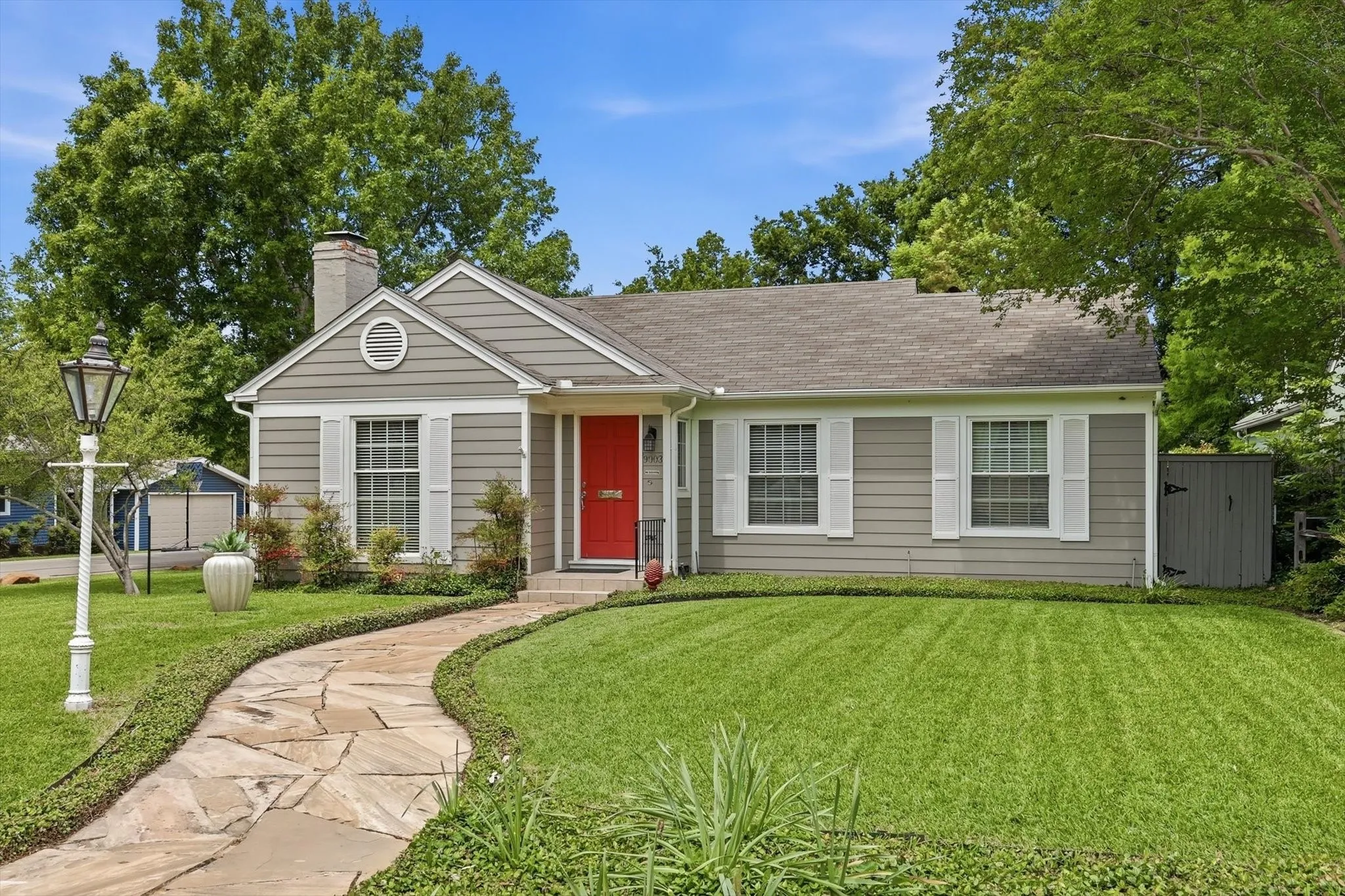 Single Family Residence For Sale in Dallas County , 9003 Santa Clara Drive, Dallas, Texas 75218, 2 Bedroom, 2 Bathroom, 2 Garage spaces, 1,302 Sqft, built in 1940, mls#21374759, Real Estate Agent in Dallas, Homes For Sale in Dallas county, Homes For Sale in Dallas, Realtor in Dallas Texas, Real Estate Brokerage Independent Realty Texas, Luminita Cordes Realtor