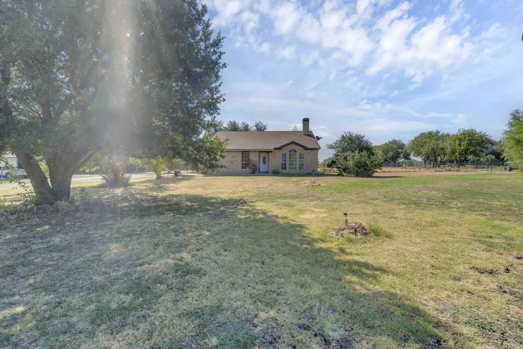 Single Family Residence For Sale in Johnson County , 7029 County Road 526, Mansfield, Texas 76063, 4 Bedroom, 3 Bathroom, 2 Garage spaces, 1,818 Sqft, built in 1997, mls#21369594, Real Estate Agent in Mansfield, Homes For Sale in Johnson county, Homes For Sale in Mansfield, Realtor in Mansfield Texas, Real Estate Brokerage Independent Realty Texas, Luminita Cordes Realtor