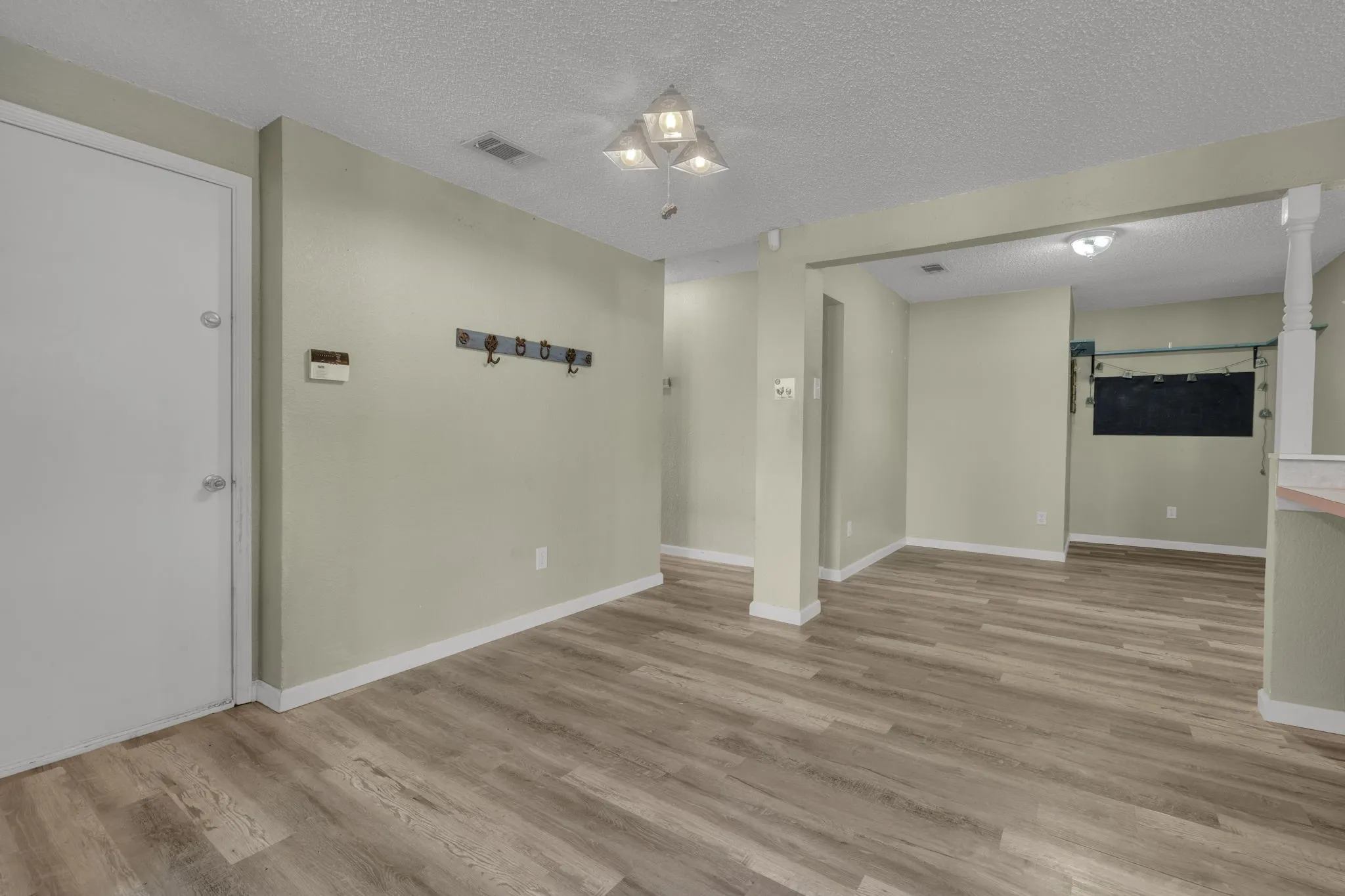 Single Family Residence For Sale in Johnson County , 7029 County Road 526, Mansfield, Texas 76063, 4 Bedroom, 3 Bathroom, 2 Garage spaces, 1,818 Sqft, built in 1997, mls#21369594, Real Estate Agent in Mansfield, Homes For Sale in Johnson county, Homes For Sale in Mansfield, Realtor in Mansfield Texas, Real Estate Brokerage Independent Realty Texas, Luminita Cordes Realtor