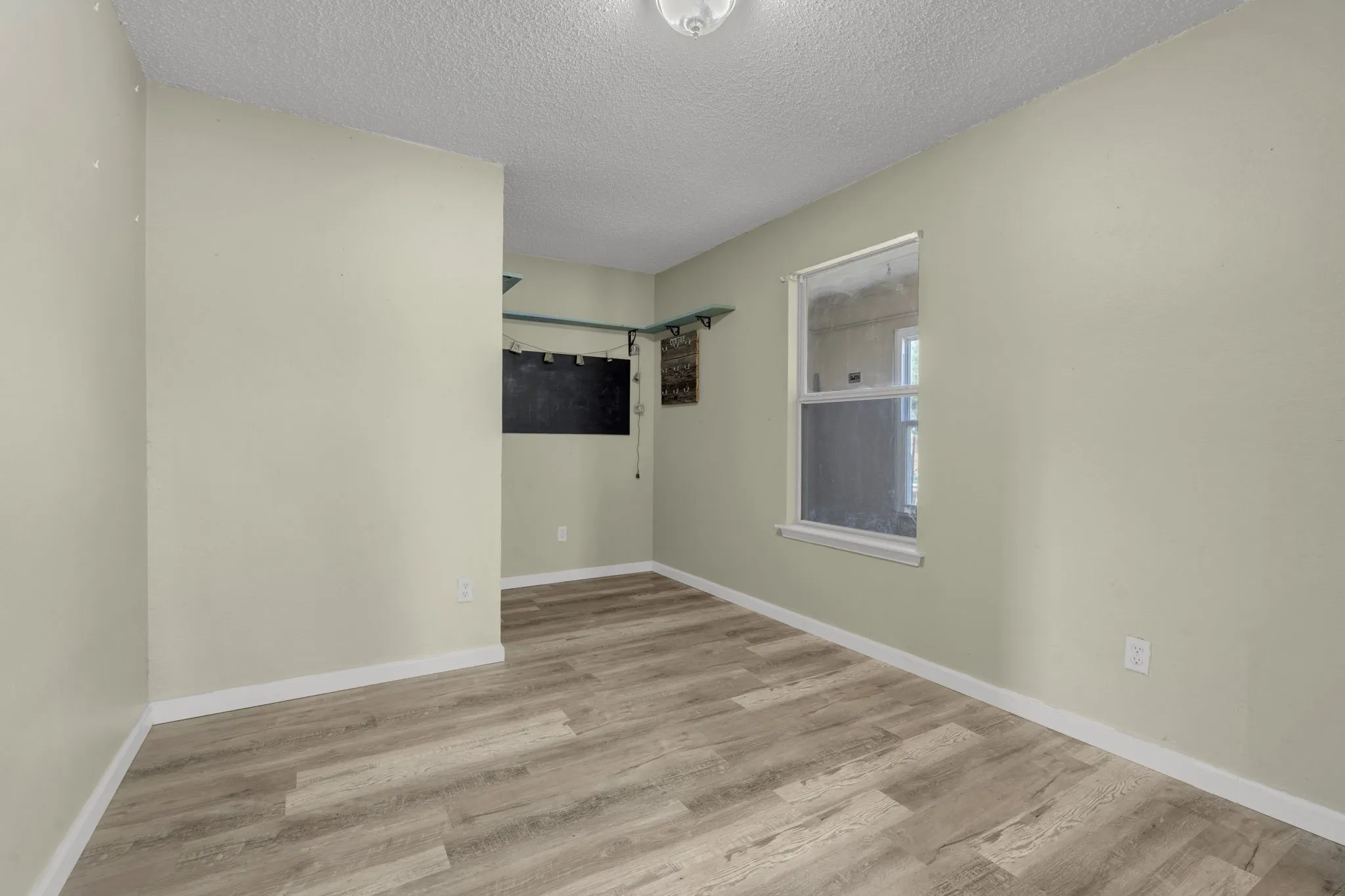 Single Family Residence For Sale in Johnson County , 7029 County Road 526, Mansfield, Texas 76063, 4 Bedroom, 3 Bathroom, 2 Garage spaces, 1,818 Sqft, built in 1997, mls#21369594, Real Estate Agent in Mansfield, Homes For Sale in Johnson county, Homes For Sale in Mansfield, Realtor in Mansfield Texas, Real Estate Brokerage Independent Realty Texas, Luminita Cordes Realtor