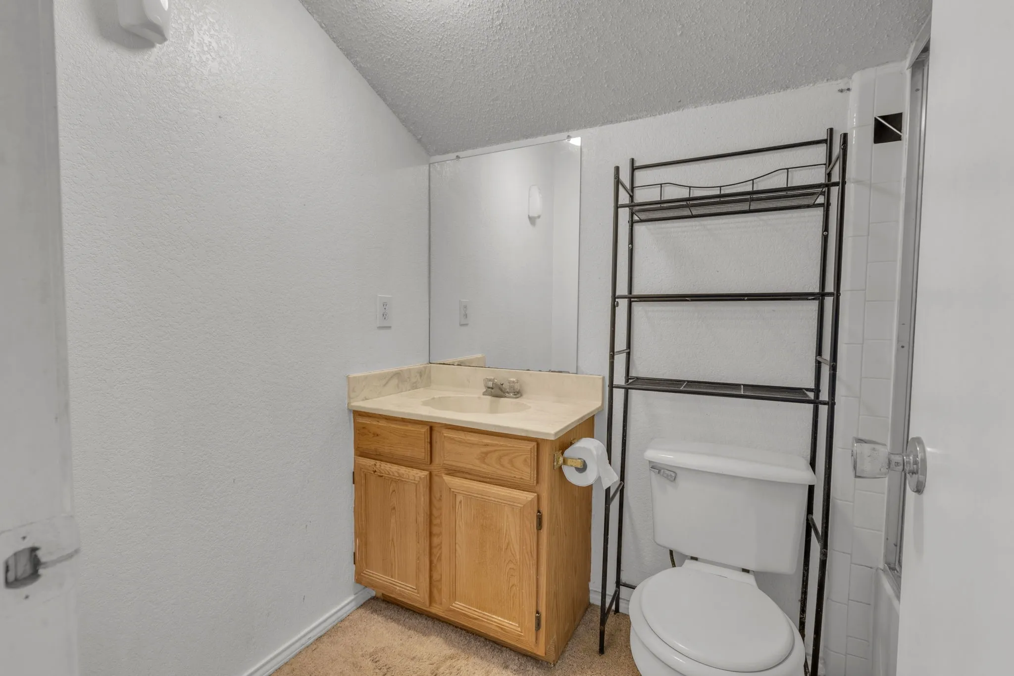 Single Family Residence For Sale in Johnson County , 7029 County Road 526, Mansfield, Texas 76063, 4 Bedroom, 3 Bathroom, 2 Garage spaces, 1,818 Sqft, built in 1997, mls#21369594, Real Estate Agent in Mansfield, Homes For Sale in Johnson county, Homes For Sale in Mansfield, Realtor in Mansfield Texas, Real Estate Brokerage Independent Realty Texas, Luminita Cordes Realtor