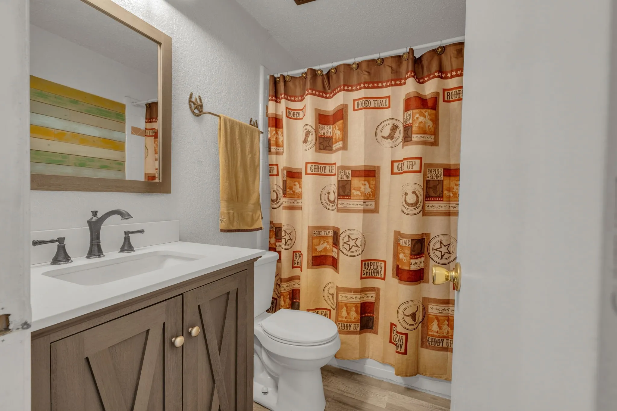 Single Family Residence For Sale in Johnson County , 7029 County Road 526, Mansfield, Texas 76063, 4 Bedroom, 3 Bathroom, 2 Garage spaces, 1,818 Sqft, built in 1997, mls#21369594, Real Estate Agent in Mansfield, Homes For Sale in Johnson county, Homes For Sale in Mansfield, Realtor in Mansfield Texas, Real Estate Brokerage Independent Realty Texas, Luminita Cordes Realtor