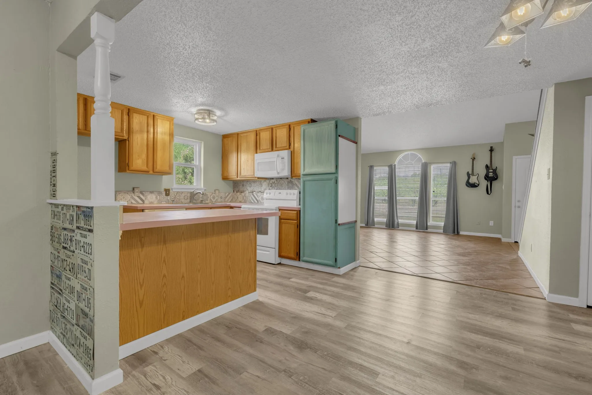 Single Family Residence For Sale in Johnson County , 7029 County Road 526, Mansfield, Texas 76063, 4 Bedroom, 3 Bathroom, 2 Garage spaces, 1,818 Sqft, built in 1997, mls#21369594, Real Estate Agent in Mansfield, Homes For Sale in Johnson county, Homes For Sale in Mansfield, Realtor in Mansfield Texas, Real Estate Brokerage Independent Realty Texas, Luminita Cordes Realtor