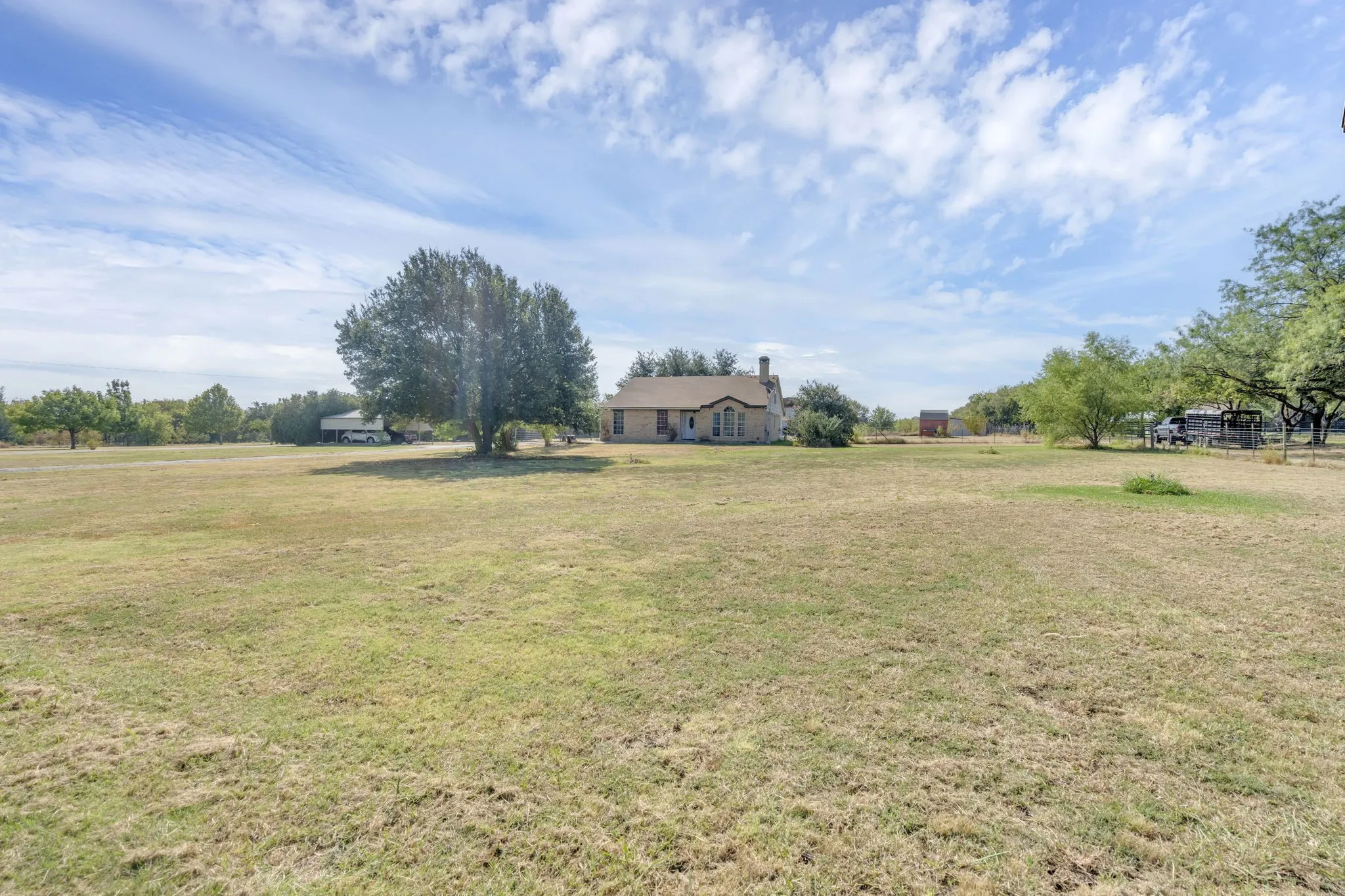 Single Family Residence For Sale in Johnson County , 7029 County Road 526, Mansfield, Texas 76063, 4 Bedroom, 3 Bathroom, 2 Garage spaces, 1,818 Sqft, built in 1997, mls#21369594, Real Estate Agent in Mansfield, Homes For Sale in Johnson county, Homes For Sale in Mansfield, Realtor in Mansfield Texas, Real Estate Brokerage Independent Realty Texas, Luminita Cordes Realtor