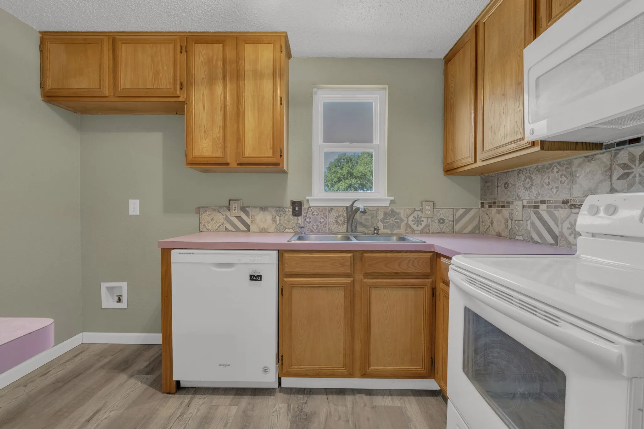 Single Family Residence For Sale in Johnson County , 7029 County Road 526, Mansfield, Texas 76063, 4 Bedroom, 3 Bathroom, 2 Garage spaces, 1,818 Sqft, built in 1997, mls#21369594, Real Estate Agent in Mansfield, Homes For Sale in Johnson county, Homes For Sale in Mansfield, Realtor in Mansfield Texas, Real Estate Brokerage Independent Realty Texas, Luminita Cordes Realtor
