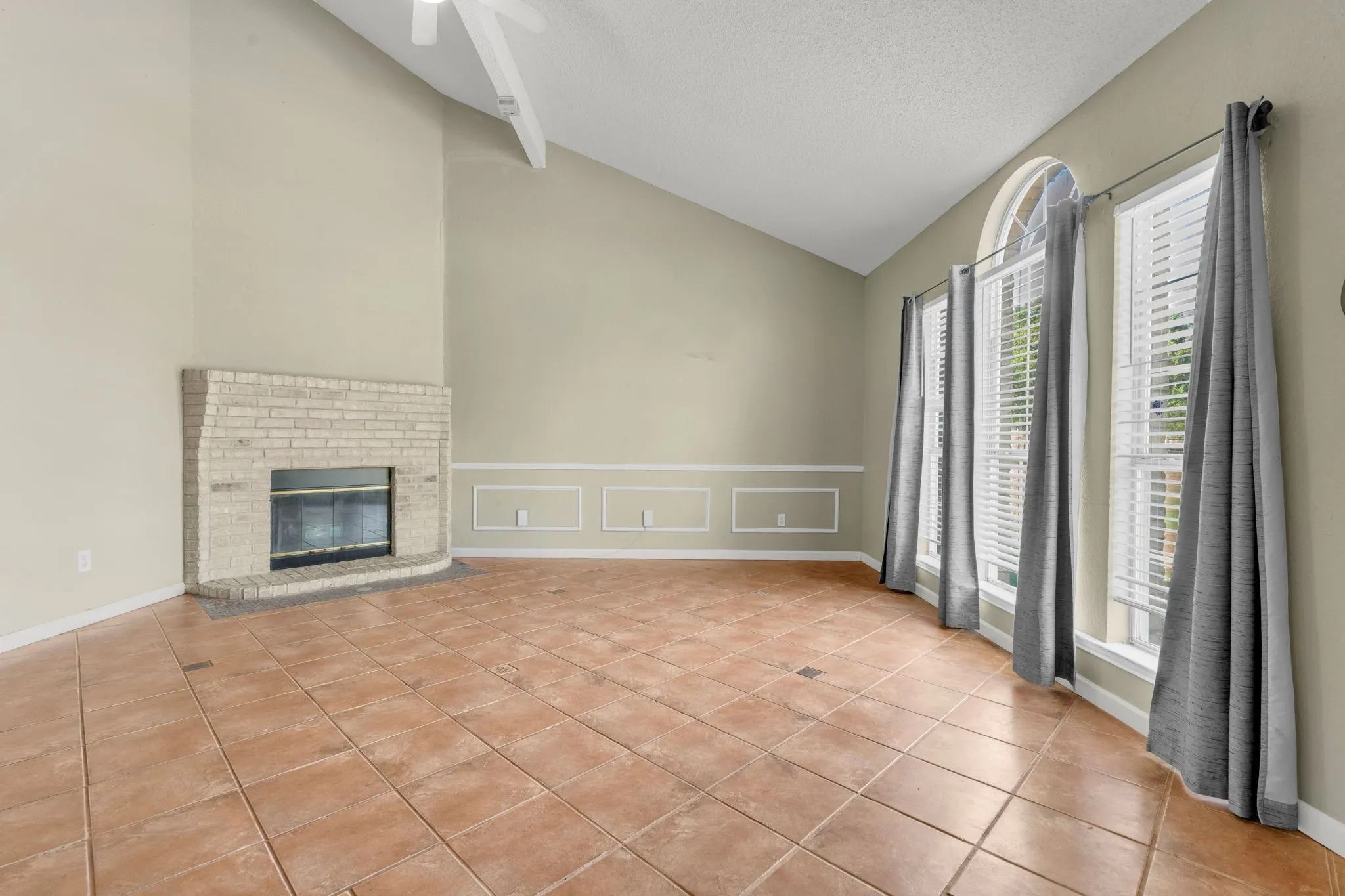 Single Family Residence For Sale in Johnson County , 7029 County Road 526, Mansfield, Texas 76063, 4 Bedroom, 3 Bathroom, 2 Garage spaces, 1,818 Sqft, built in 1997, mls#21369594, Real Estate Agent in Mansfield, Homes For Sale in Johnson county, Homes For Sale in Mansfield, Realtor in Mansfield Texas, Real Estate Brokerage Independent Realty Texas, Luminita Cordes Realtor