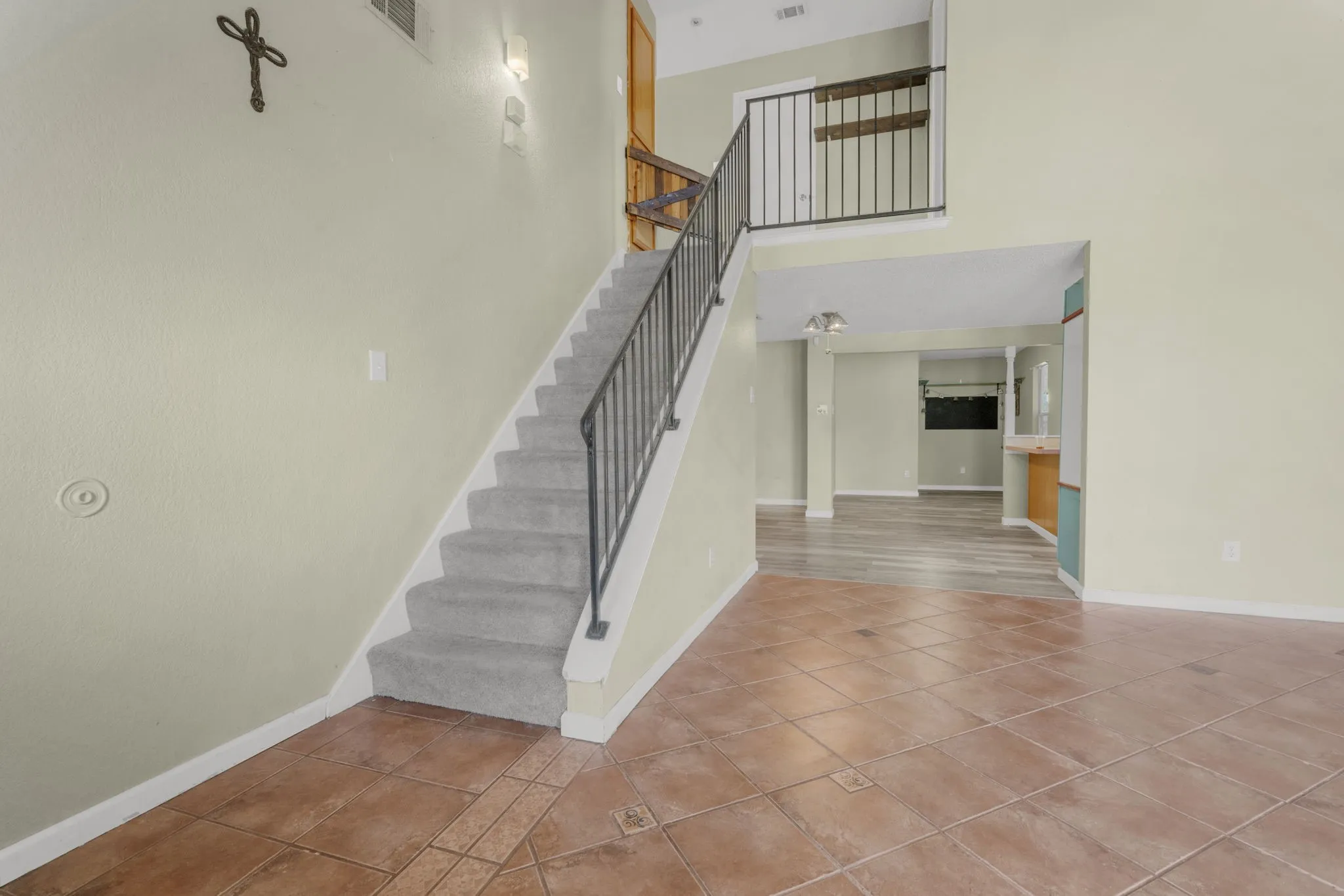 Single Family Residence For Sale in Johnson County , 7029 County Road 526, Mansfield, Texas 76063, 4 Bedroom, 3 Bathroom, 2 Garage spaces, 1,818 Sqft, built in 1997, mls#21369594, Real Estate Agent in Mansfield, Homes For Sale in Johnson county, Homes For Sale in Mansfield, Realtor in Mansfield Texas, Real Estate Brokerage Independent Realty Texas, Luminita Cordes Realtor