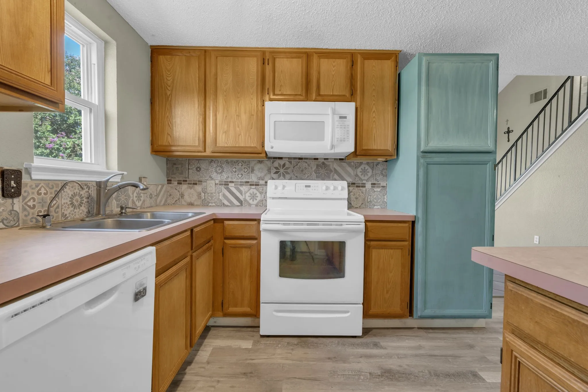 Single Family Residence For Sale in Johnson County , 7029 County Road 526, Mansfield, Texas 76063, 4 Bedroom, 3 Bathroom, 2 Garage spaces, 1,818 Sqft, built in 1997, mls#21369594, Real Estate Agent in Mansfield, Homes For Sale in Johnson county, Homes For Sale in Mansfield, Realtor in Mansfield Texas, Real Estate Brokerage Independent Realty Texas, Luminita Cordes Realtor