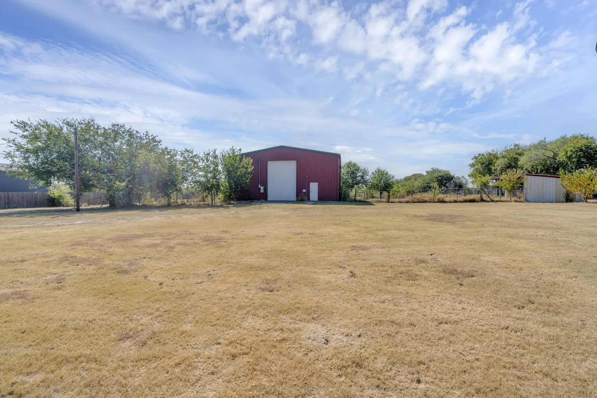 Single Family Residence For Sale in Johnson County , 7029 County Road 526, Mansfield, Texas 76063, 4 Bedroom, 3 Bathroom, 2 Garage spaces, 1,818 Sqft, built in 1997, mls#21369594, Real Estate Agent in Mansfield, Homes For Sale in Johnson county, Homes For Sale in Mansfield, Realtor in Mansfield Texas, Real Estate Brokerage Independent Realty Texas, Luminita Cordes Realtor