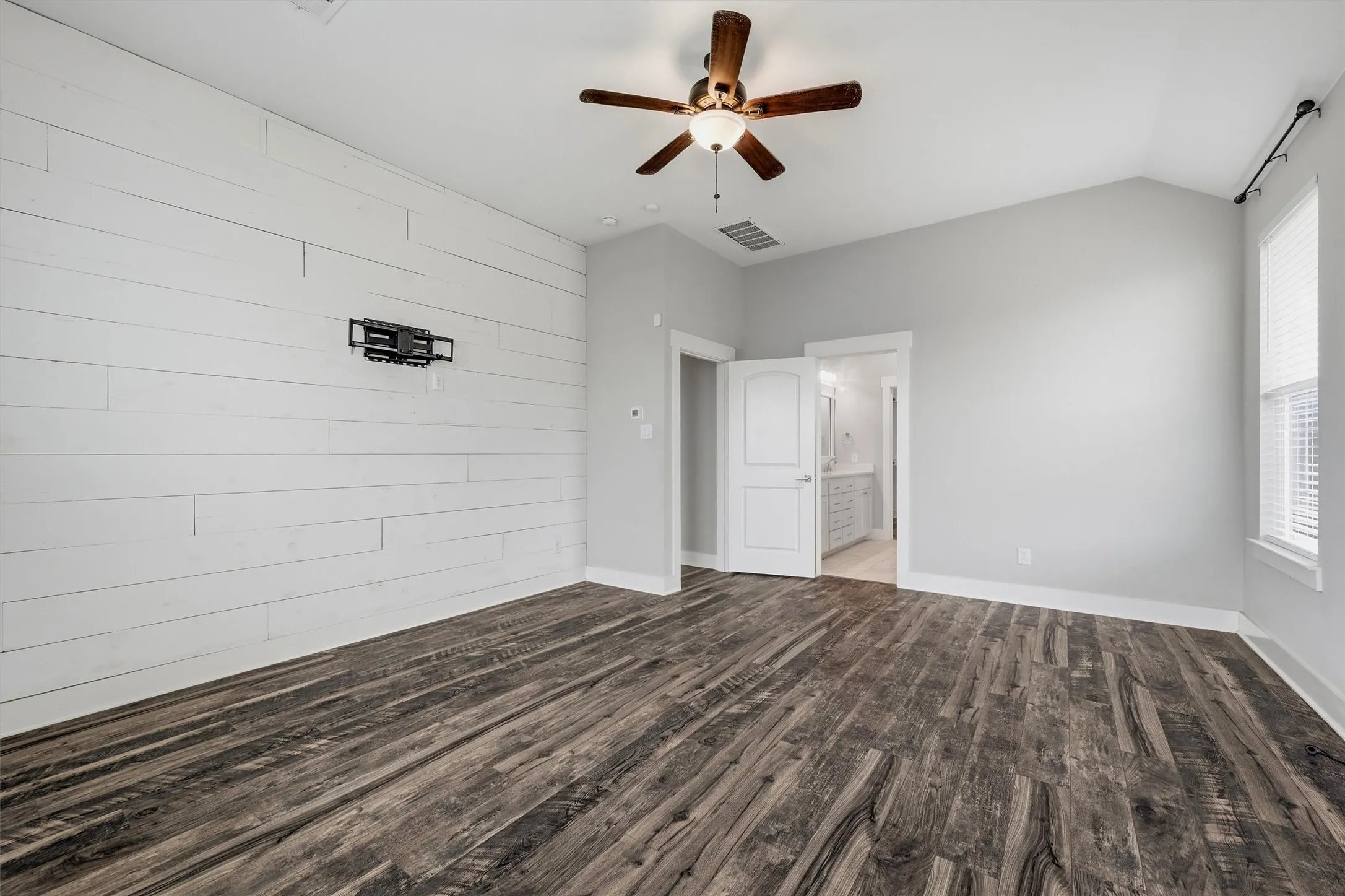 Single Family Residence For Sale in Grayson County , 122 Alma Lane, Whitewright, Texas 75491, 3 Bedroom, 2 Bathroom, 2 Garage spaces, 1,829 Sqft, built in 2019, mls#21375314, Real Estate Agent in Whitewright, Homes For Sale in Grayson county, Homes For Sale in Whitewright, Realtor in Whitewright Texas, Real Estate Brokerage Independent Realty Texas, Luminita Cordes Realtor