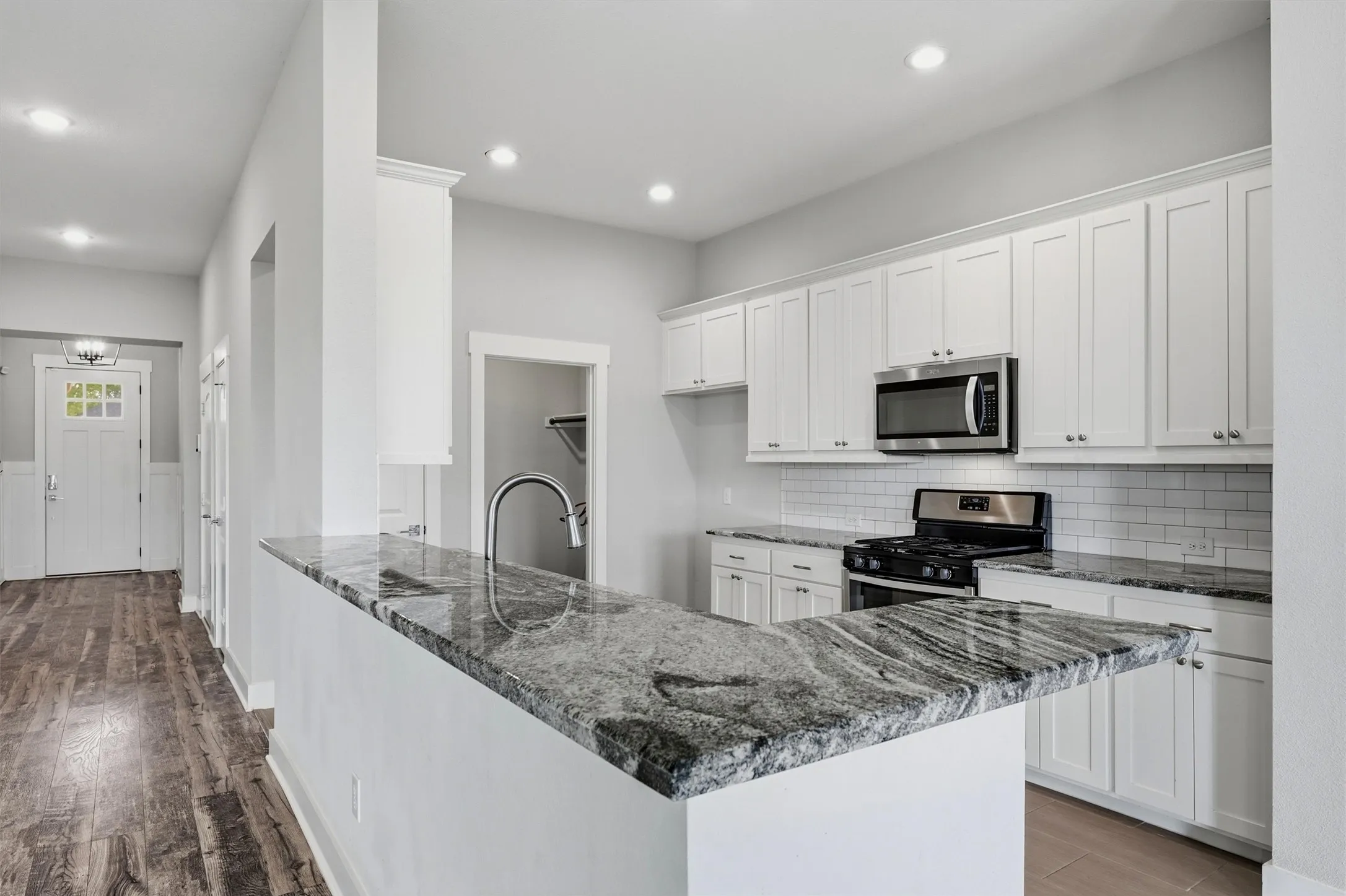 Single Family Residence For Sale in Grayson County , 122 Alma Lane, Whitewright, Texas 75491, 3 Bedroom, 2 Bathroom, 2 Garage spaces, 1,829 Sqft, built in 2019, mls#21375314, Real Estate Agent in Whitewright, Homes For Sale in Grayson county, Homes For Sale in Whitewright, Realtor in Whitewright Texas, Real Estate Brokerage Independent Realty Texas, Luminita Cordes Realtor