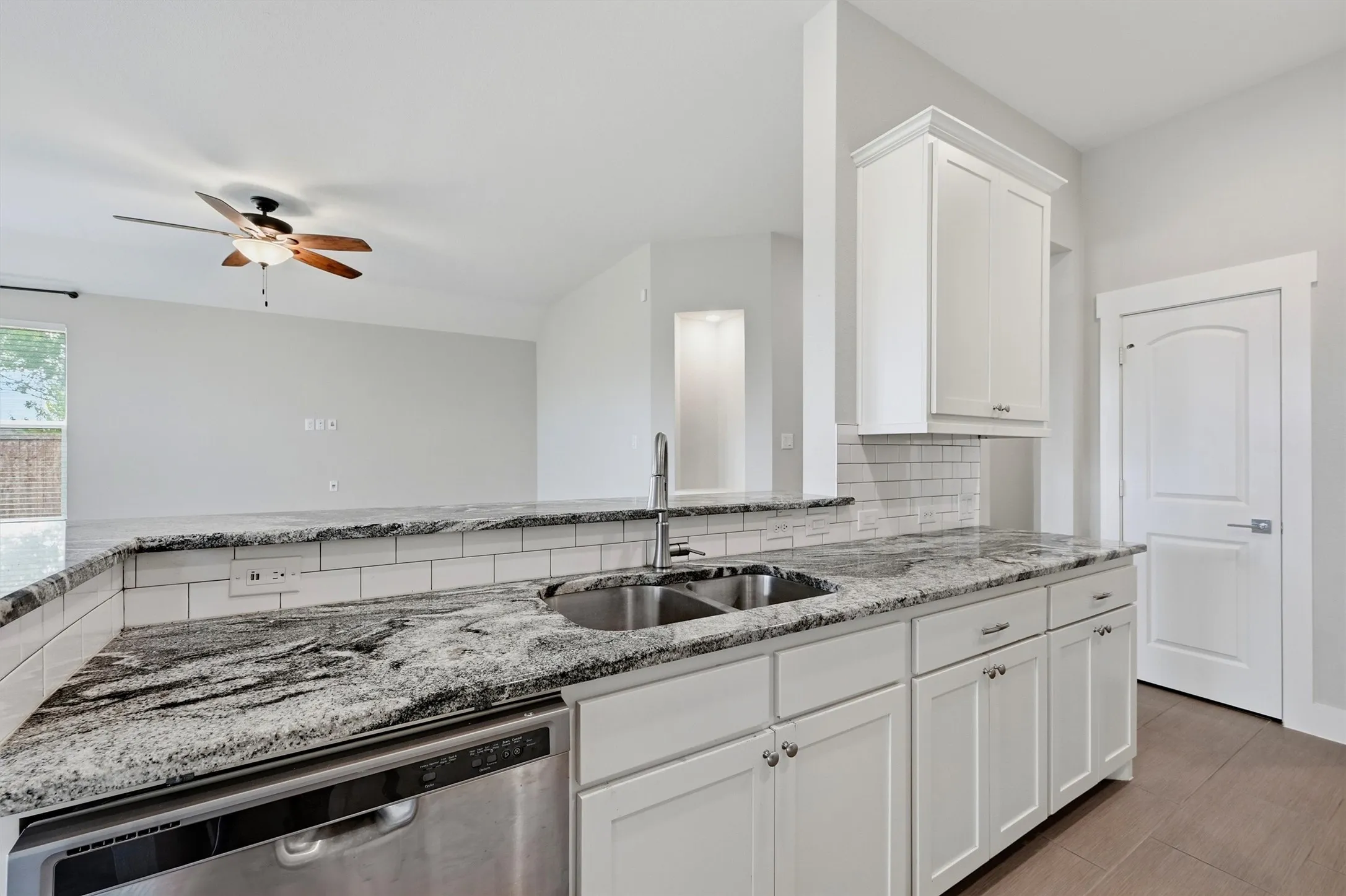 Single Family Residence For Sale in Grayson County , 122 Alma Lane, Whitewright, Texas 75491, 3 Bedroom, 2 Bathroom, 2 Garage spaces, 1,829 Sqft, built in 2019, mls#21375314, Real Estate Agent in Whitewright, Homes For Sale in Grayson county, Homes For Sale in Whitewright, Realtor in Whitewright Texas, Real Estate Brokerage Independent Realty Texas, Luminita Cordes Realtor