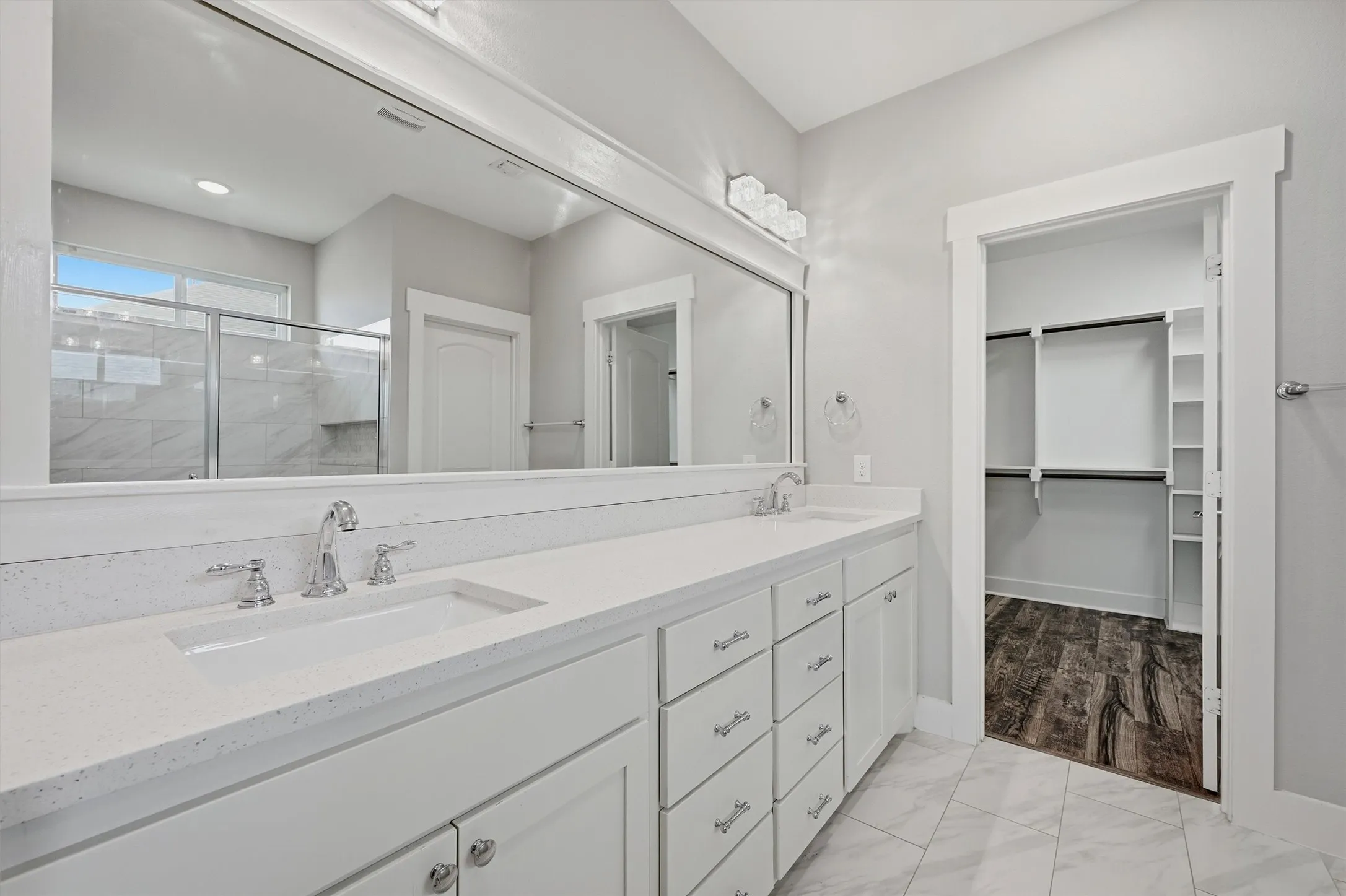 Single Family Residence For Sale in Grayson County , 122 Alma Lane, Whitewright, Texas 75491, 3 Bedroom, 2 Bathroom, 2 Garage spaces, 1,829 Sqft, built in 2019, mls#21375314, Real Estate Agent in Whitewright, Homes For Sale in Grayson county, Homes For Sale in Whitewright, Realtor in Whitewright Texas, Real Estate Brokerage Independent Realty Texas, Luminita Cordes Realtor