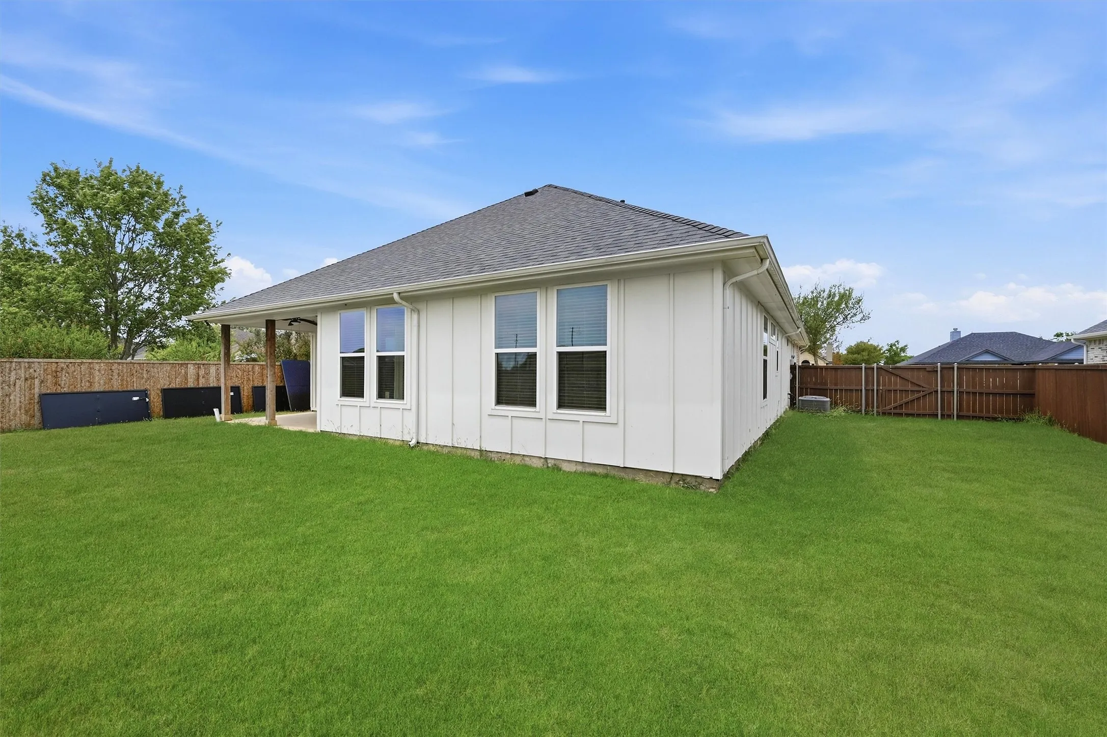Single Family Residence For Sale in Grayson County , 122 Alma Lane, Whitewright, Texas 75491, 3 Bedroom, 2 Bathroom, 2 Garage spaces, 1,829 Sqft, built in 2019, mls#21375314, Real Estate Agent in Whitewright, Homes For Sale in Grayson county, Homes For Sale in Whitewright, Realtor in Whitewright Texas, Real Estate Brokerage Independent Realty Texas, Luminita Cordes Realtor