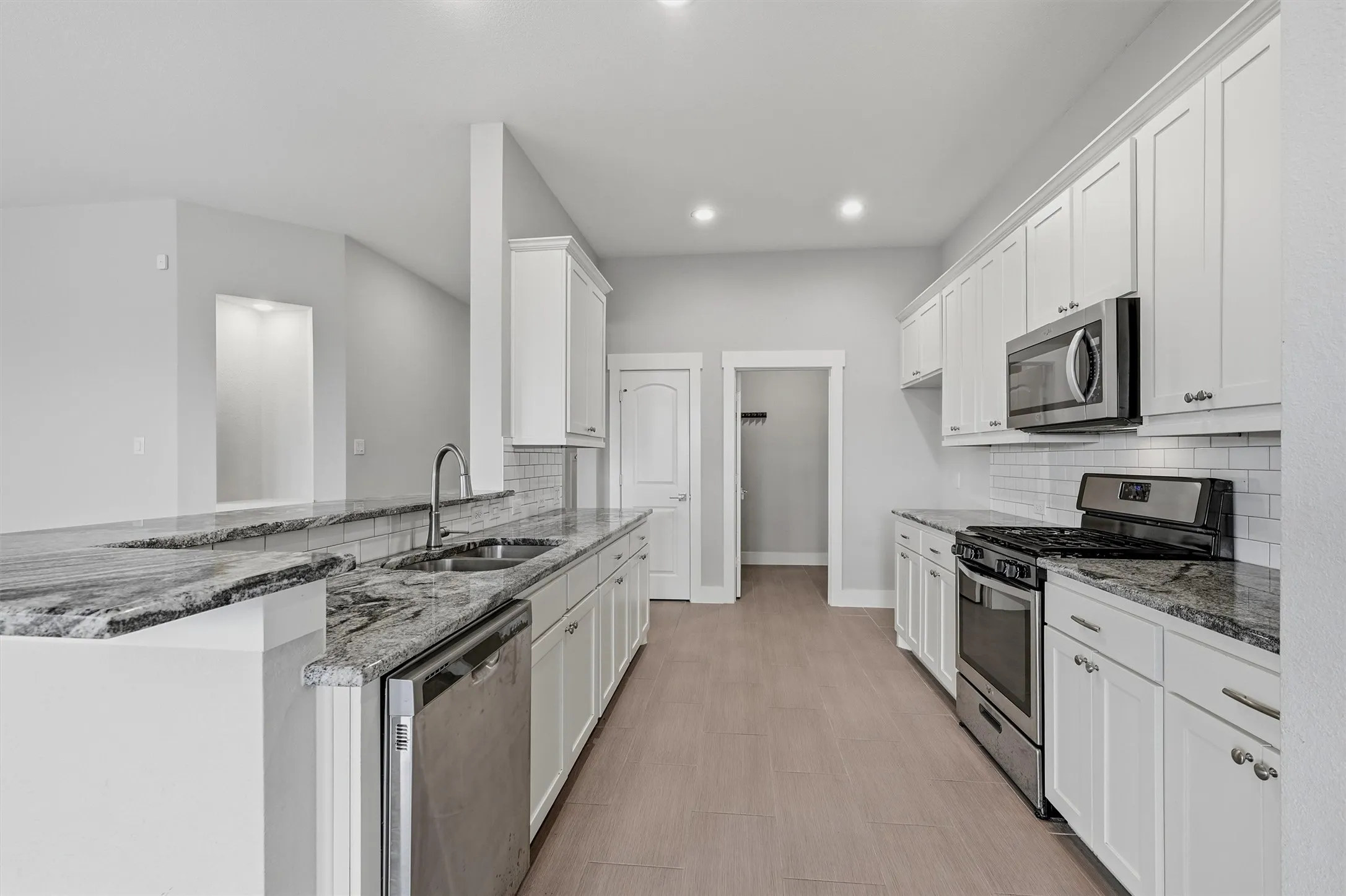 Single Family Residence For Sale in Grayson County , 122 Alma Lane, Whitewright, Texas 75491, 3 Bedroom, 2 Bathroom, 2 Garage spaces, 1,829 Sqft, built in 2019, mls#21375314, Real Estate Agent in Whitewright, Homes For Sale in Grayson county, Homes For Sale in Whitewright, Realtor in Whitewright Texas, Real Estate Brokerage Independent Realty Texas, Luminita Cordes Realtor