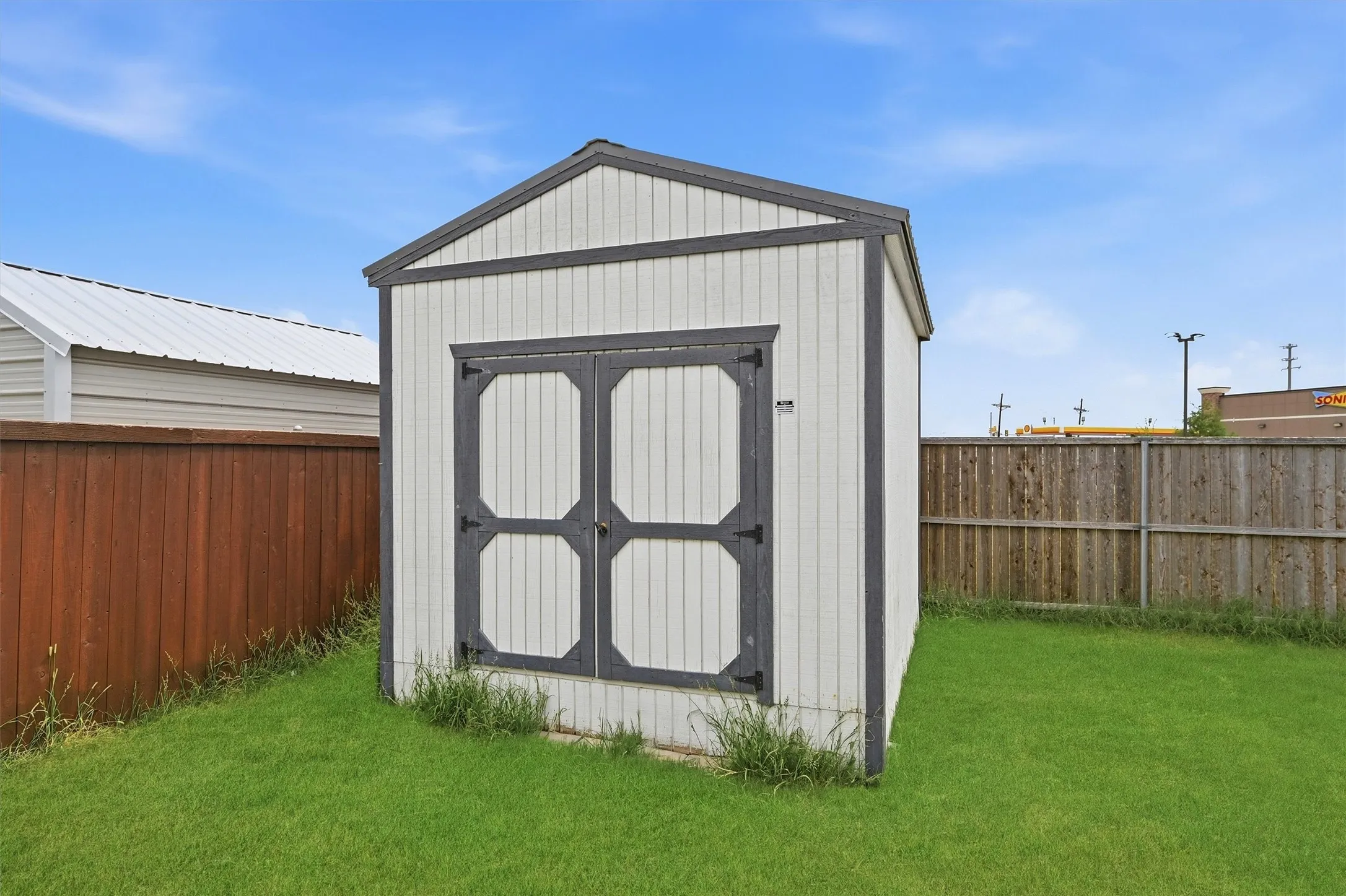 Single Family Residence For Sale in Grayson County , 122 Alma Lane, Whitewright, Texas 75491, 3 Bedroom, 2 Bathroom, 2 Garage spaces, 1,829 Sqft, built in 2019, mls#21375314, Real Estate Agent in Whitewright, Homes For Sale in Grayson county, Homes For Sale in Whitewright, Realtor in Whitewright Texas, Real Estate Brokerage Independent Realty Texas, Luminita Cordes Realtor