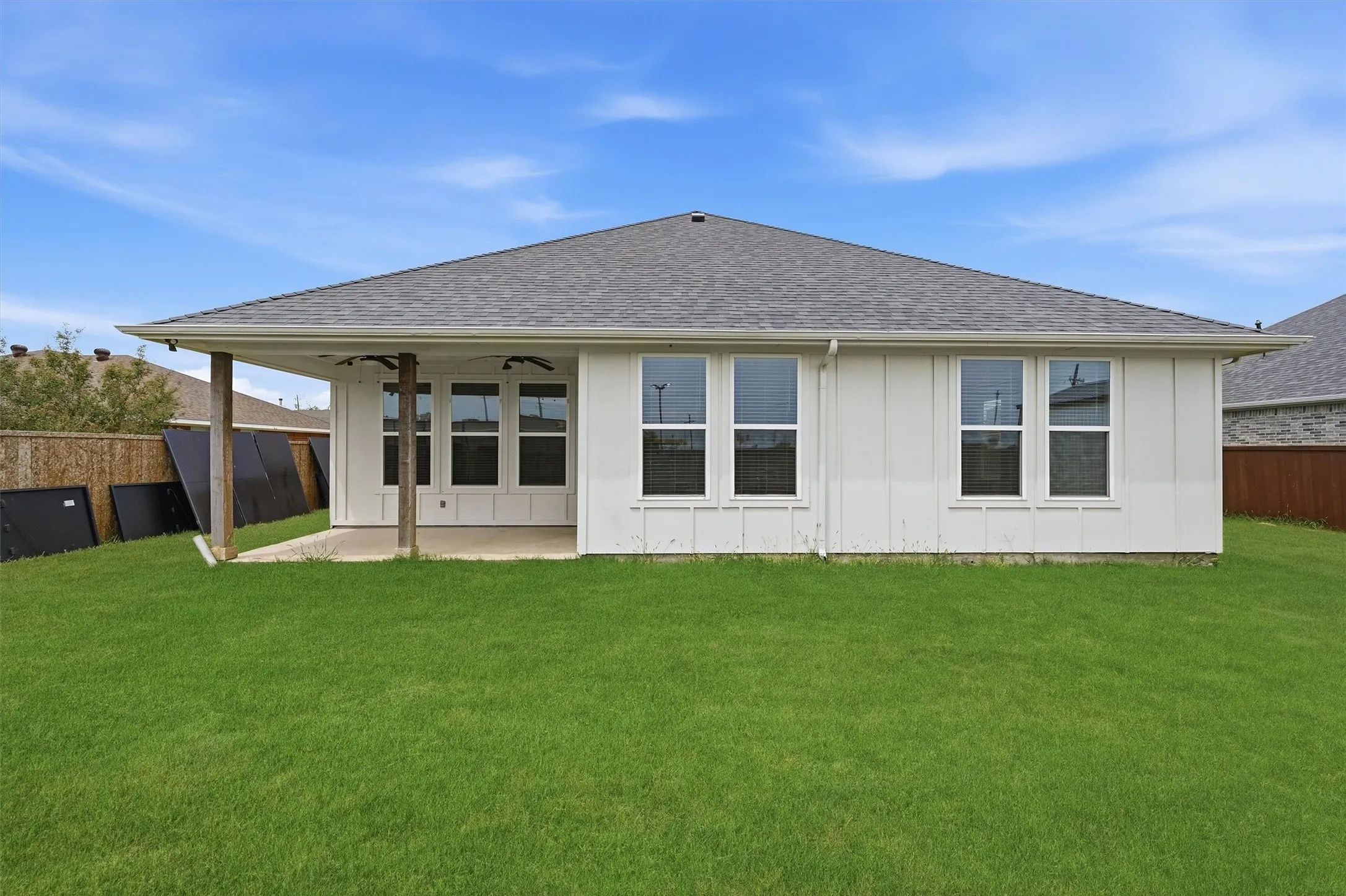 Single Family Residence For Sale in Grayson County , 122 Alma Lane, Whitewright, Texas 75491, 3 Bedroom, 2 Bathroom, 2 Garage spaces, 1,829 Sqft, built in 2019, mls#21375314, Real Estate Agent in Whitewright, Homes For Sale in Grayson county, Homes For Sale in Whitewright, Realtor in Whitewright Texas, Real Estate Brokerage Independent Realty Texas, Luminita Cordes Realtor