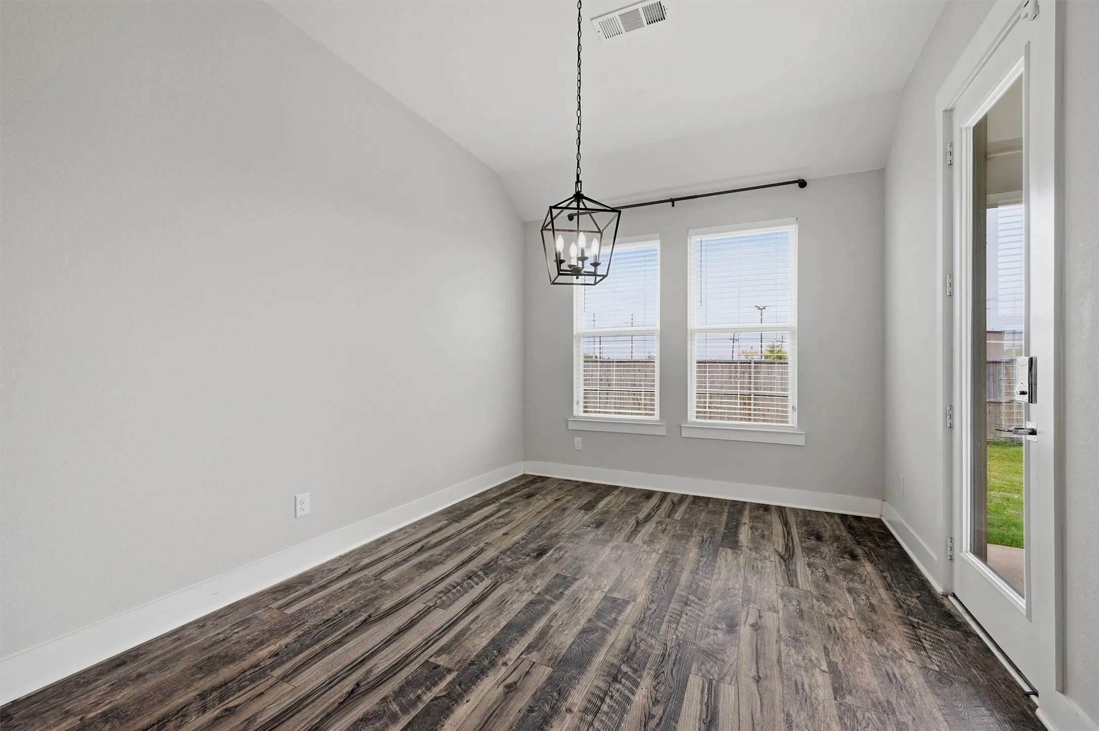 Single Family Residence For Sale in Grayson County , 122 Alma Lane, Whitewright, Texas 75491, 3 Bedroom, 2 Bathroom, 2 Garage spaces, 1,829 Sqft, built in 2019, mls#21375314, Real Estate Agent in Whitewright, Homes For Sale in Grayson county, Homes For Sale in Whitewright, Realtor in Whitewright Texas, Real Estate Brokerage Independent Realty Texas, Luminita Cordes Realtor