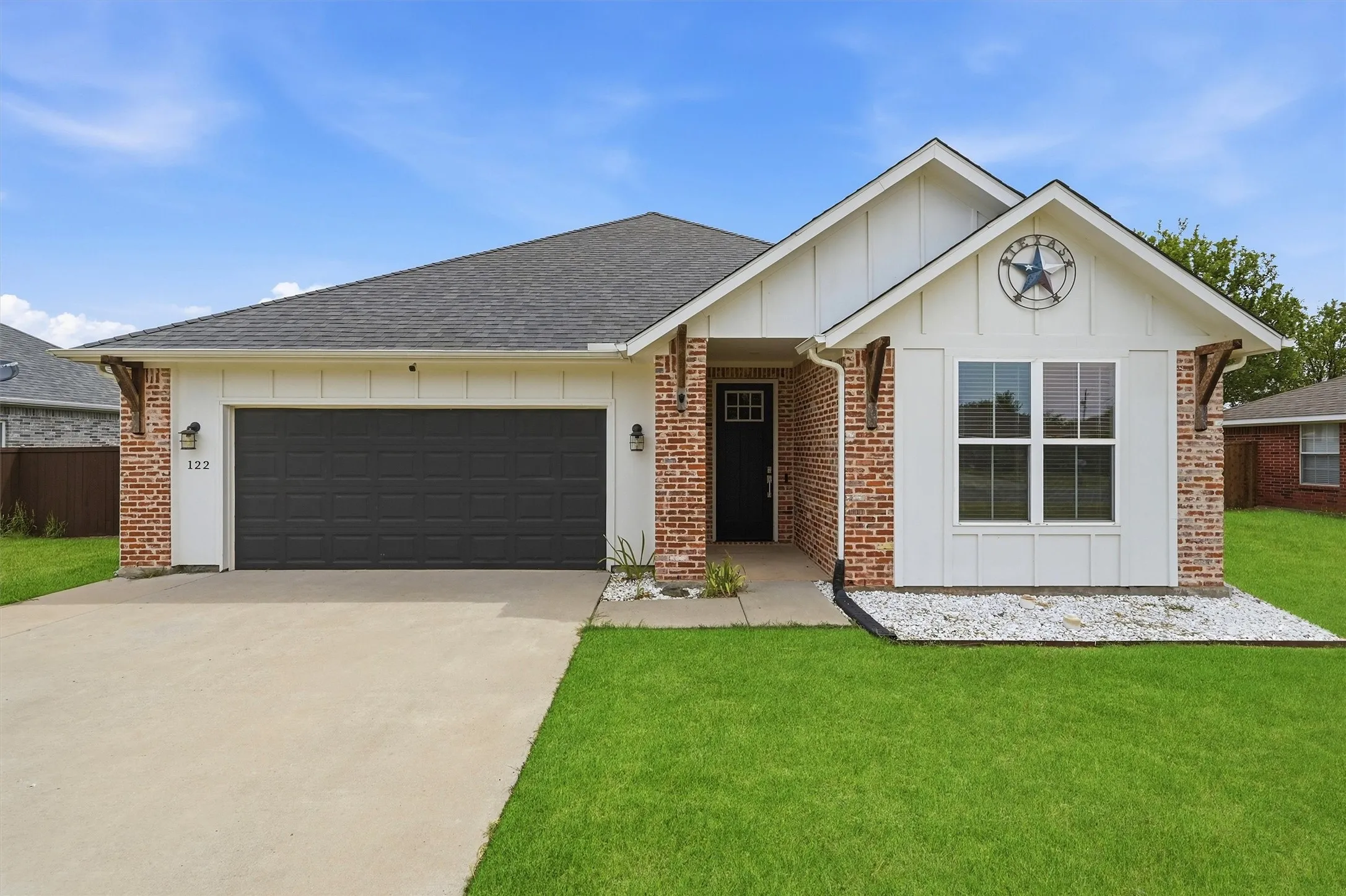 Single Family Residence For Sale in Grayson County , 122 Alma Lane, Whitewright, Texas 75491, 3 Bedroom, 2 Bathroom, 2 Garage spaces, 1,829 Sqft, built in 2019, mls#21375314, Real Estate Agent in Whitewright, Homes For Sale in Grayson county, Homes For Sale in Whitewright, Realtor in Whitewright Texas, Real Estate Brokerage Independent Realty Texas, Luminita Cordes Realtor