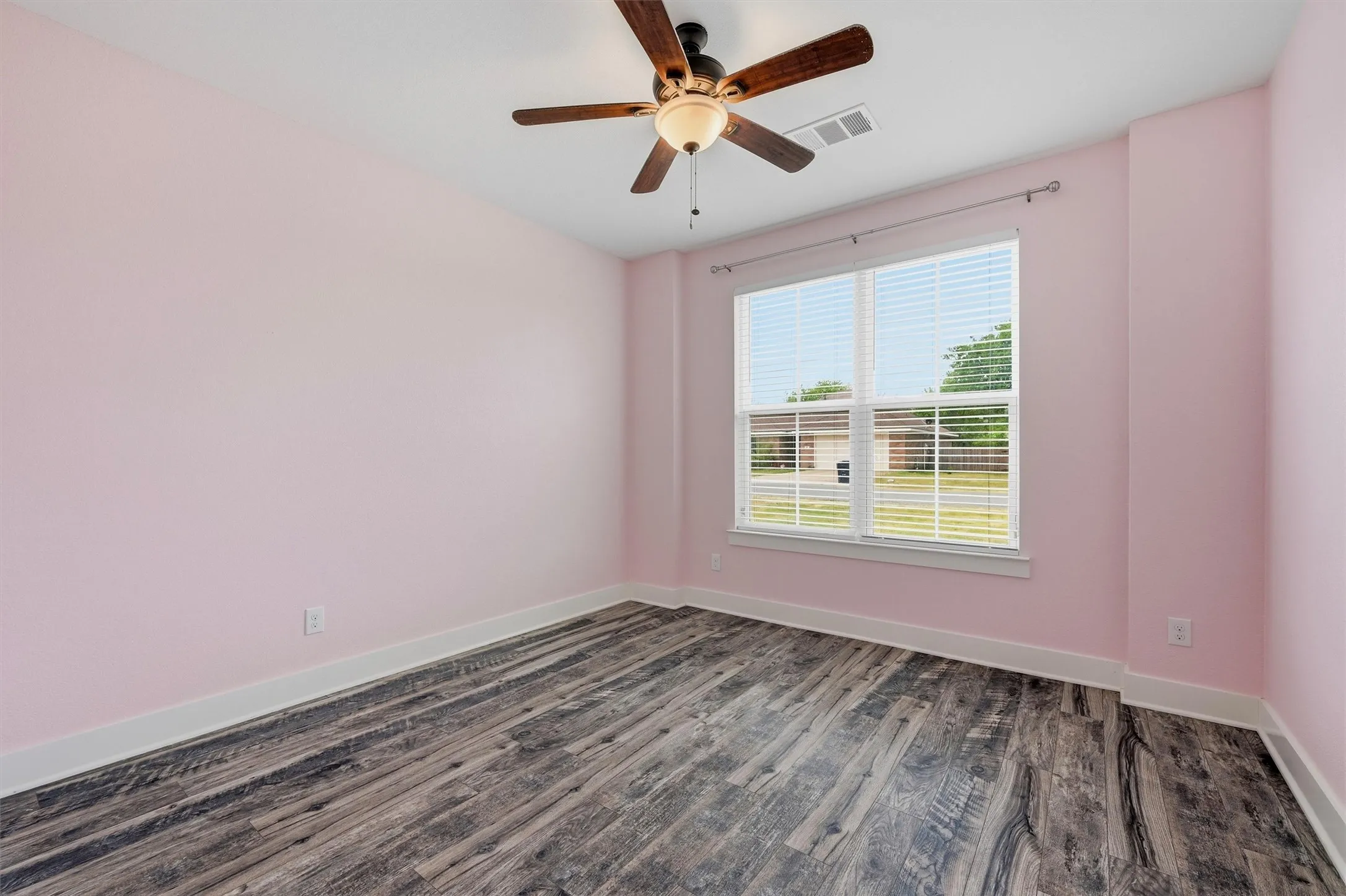 Single Family Residence For Sale in Grayson County , 122 Alma Lane, Whitewright, Texas 75491, 3 Bedroom, 2 Bathroom, 2 Garage spaces, 1,829 Sqft, built in 2019, mls#21375314, Real Estate Agent in Whitewright, Homes For Sale in Grayson county, Homes For Sale in Whitewright, Realtor in Whitewright Texas, Real Estate Brokerage Independent Realty Texas, Luminita Cordes Realtor
